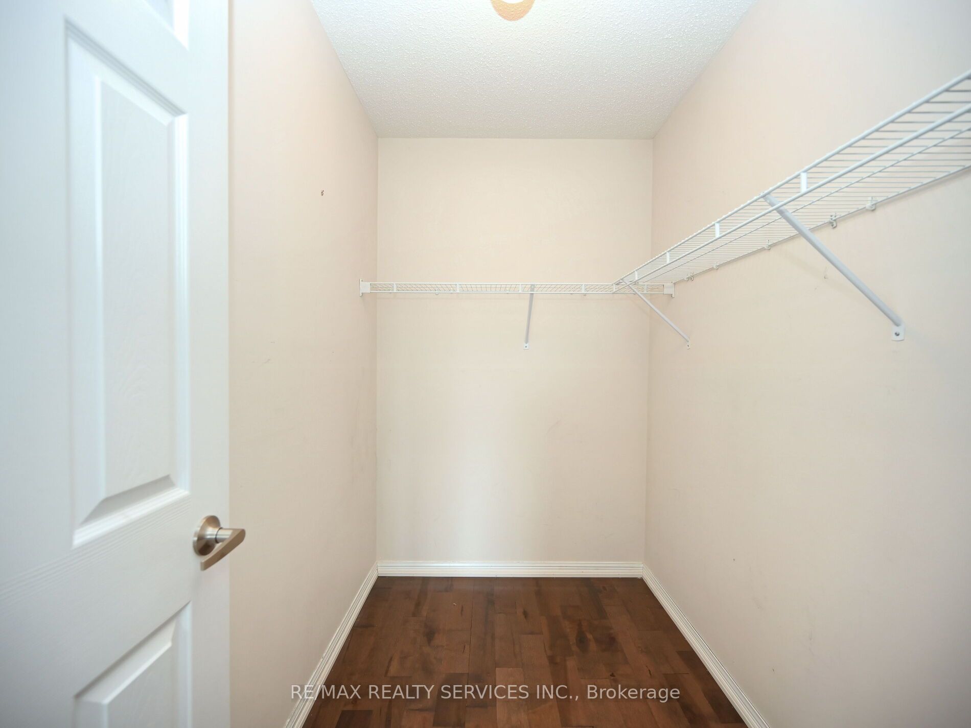 552 Attenborough Terrace