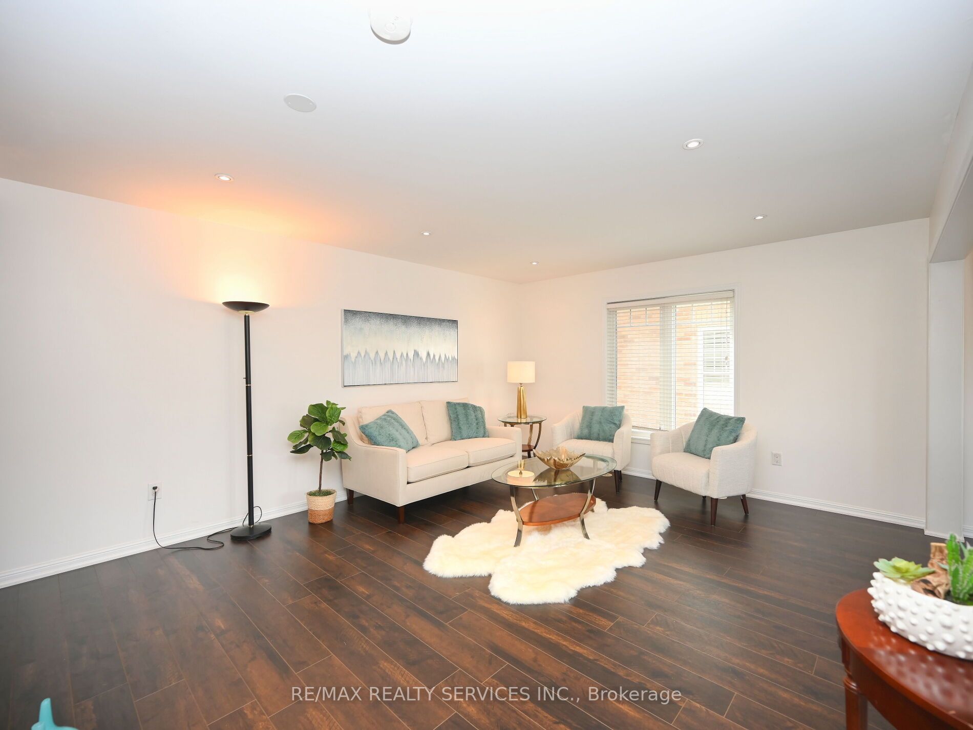 552 Attenborough Terrace