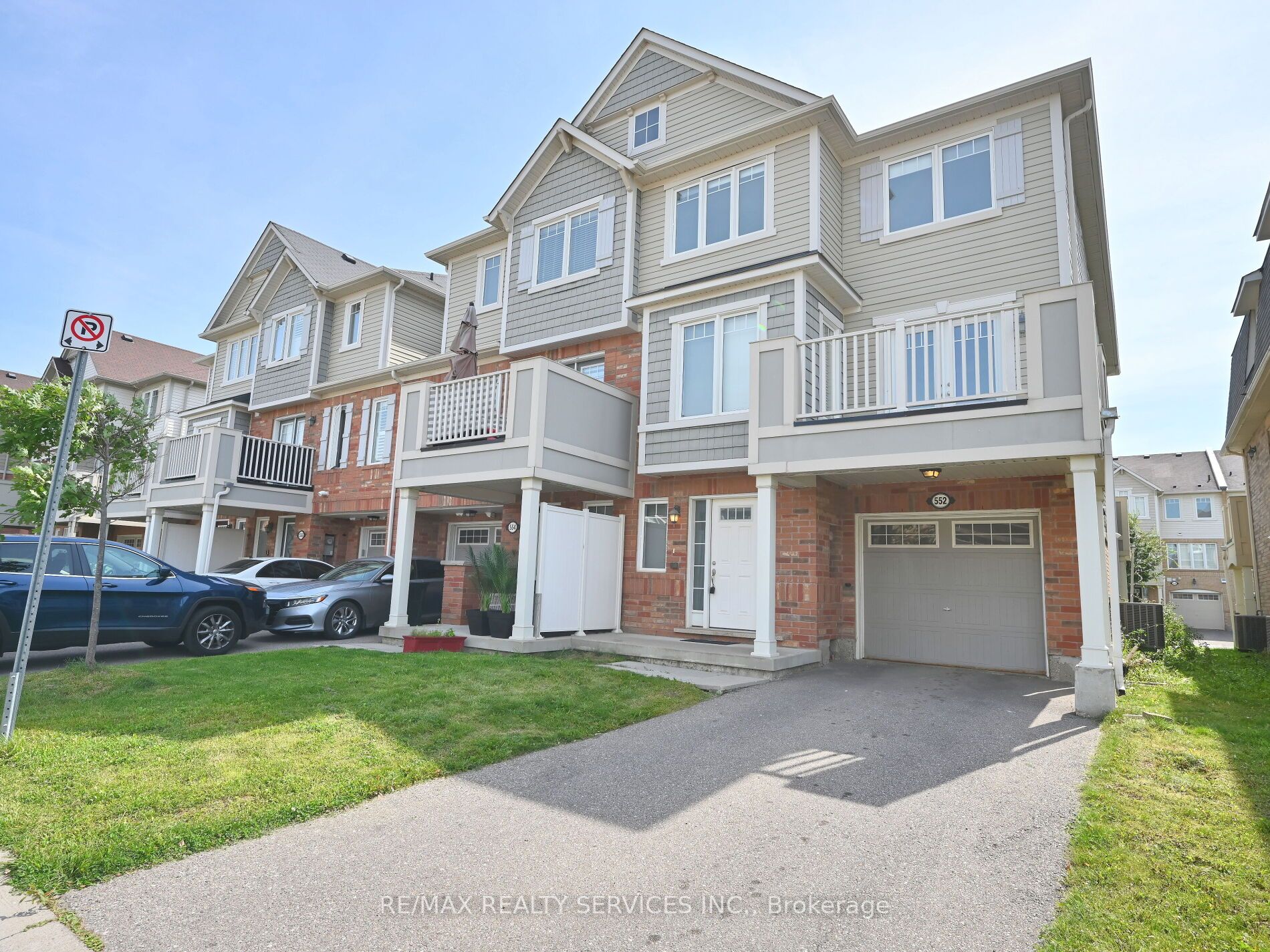 552 Attenborough Terrace