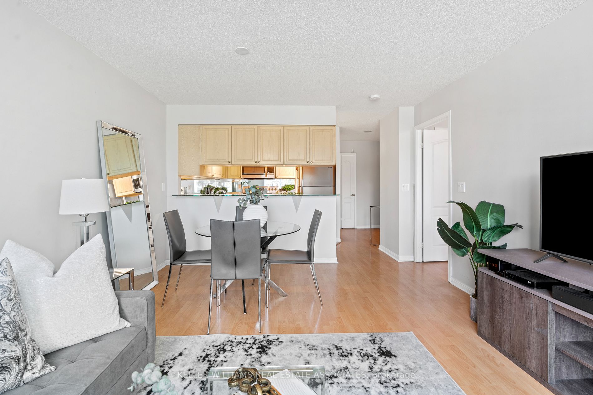 1150 Parkwest Pl, #107