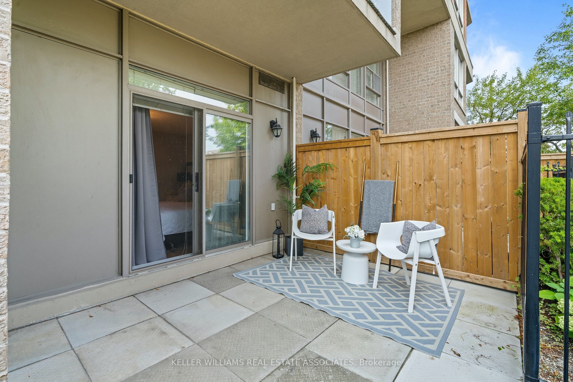 1150 Parkwest Pl, #107