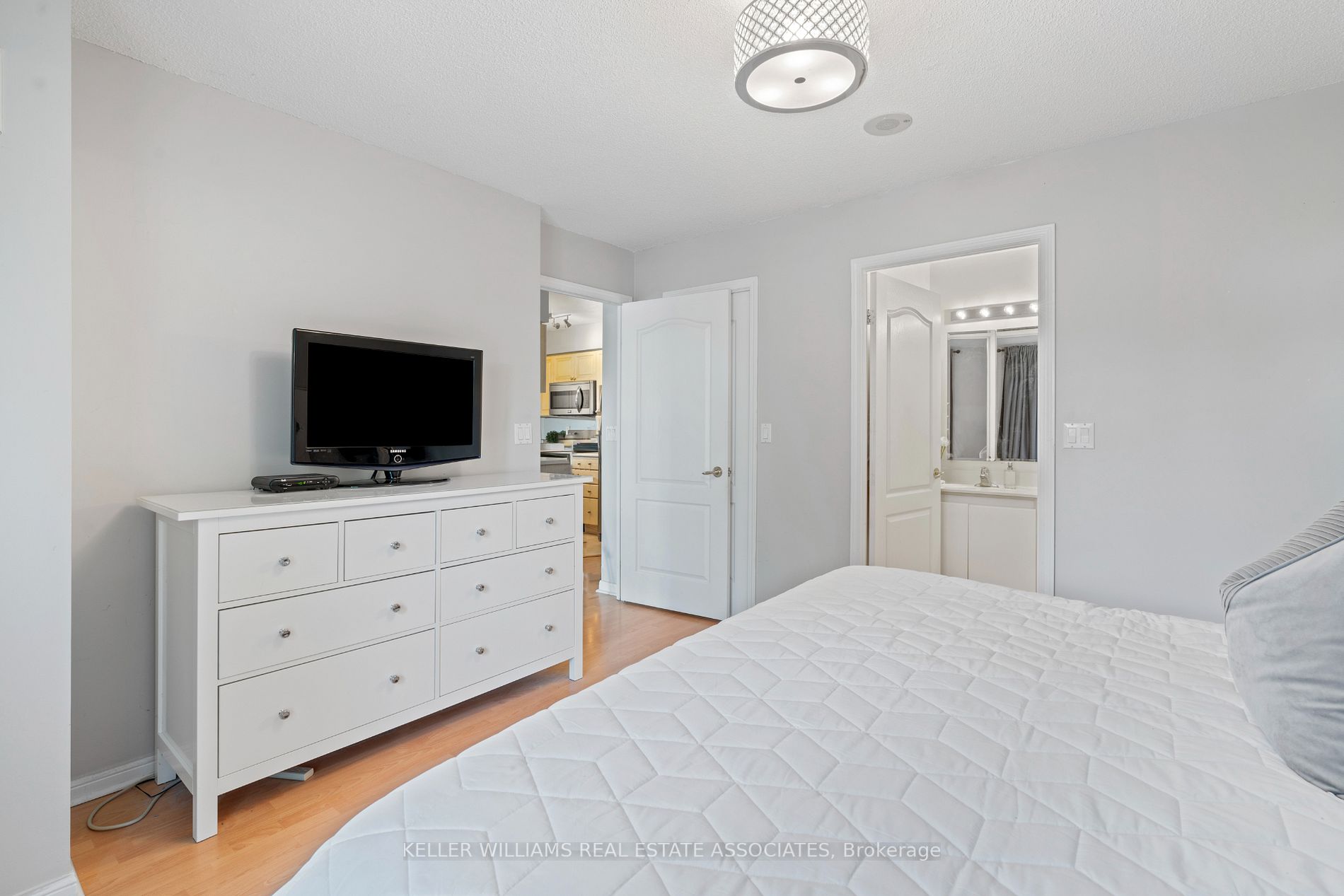 1150 Parkwest Pl, #107