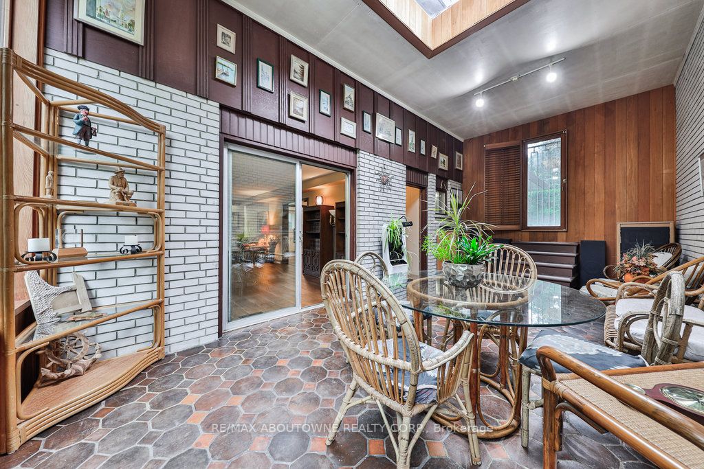 370 Dickson Park Cres