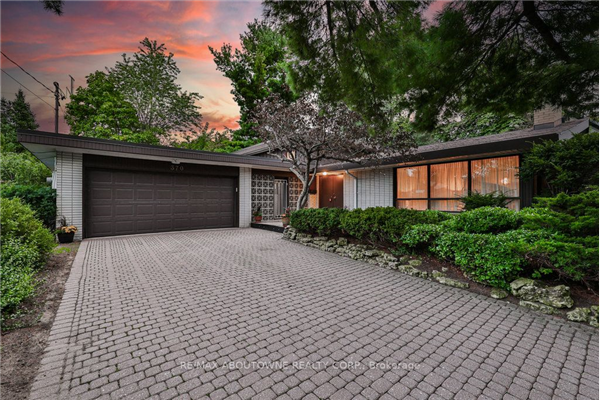 370 Dickson Park Cres, Mississauga