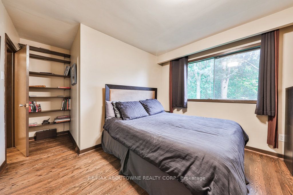 370 Dickson Park Cres
