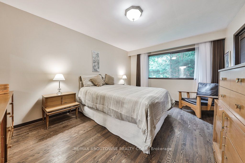 370 Dickson Park Cres