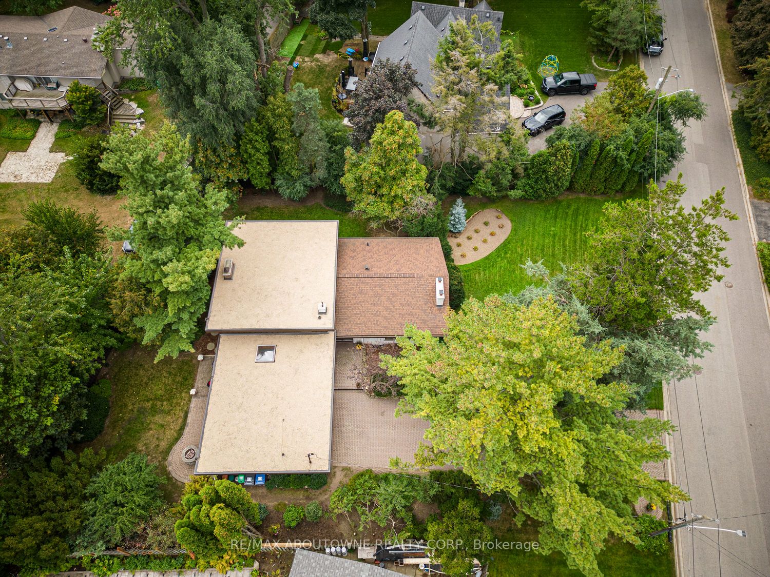 370 Dickson Park Cres