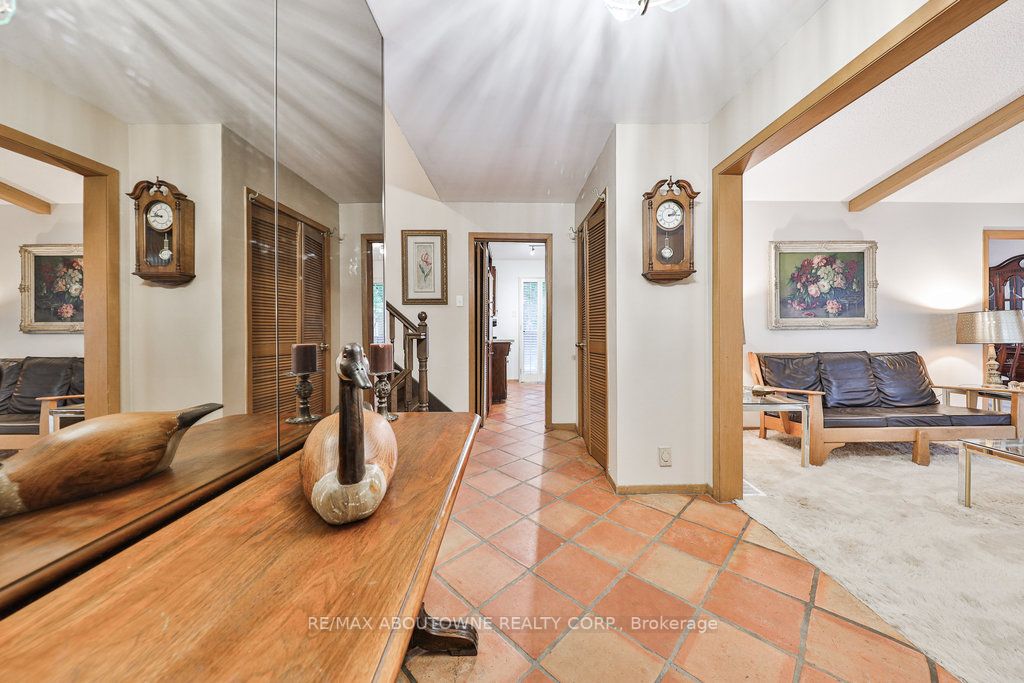370 Dickson Park Cres