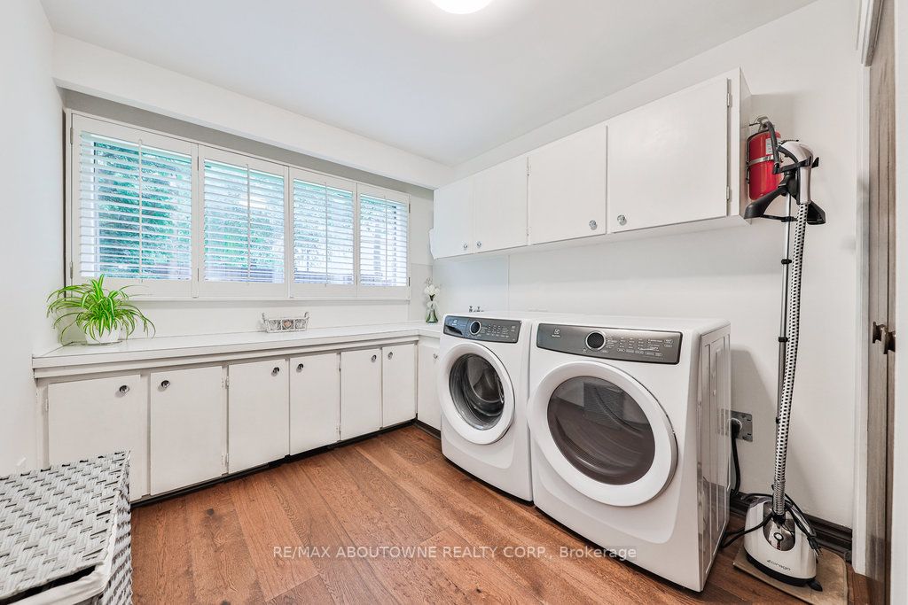 370 Dickson Park Cres