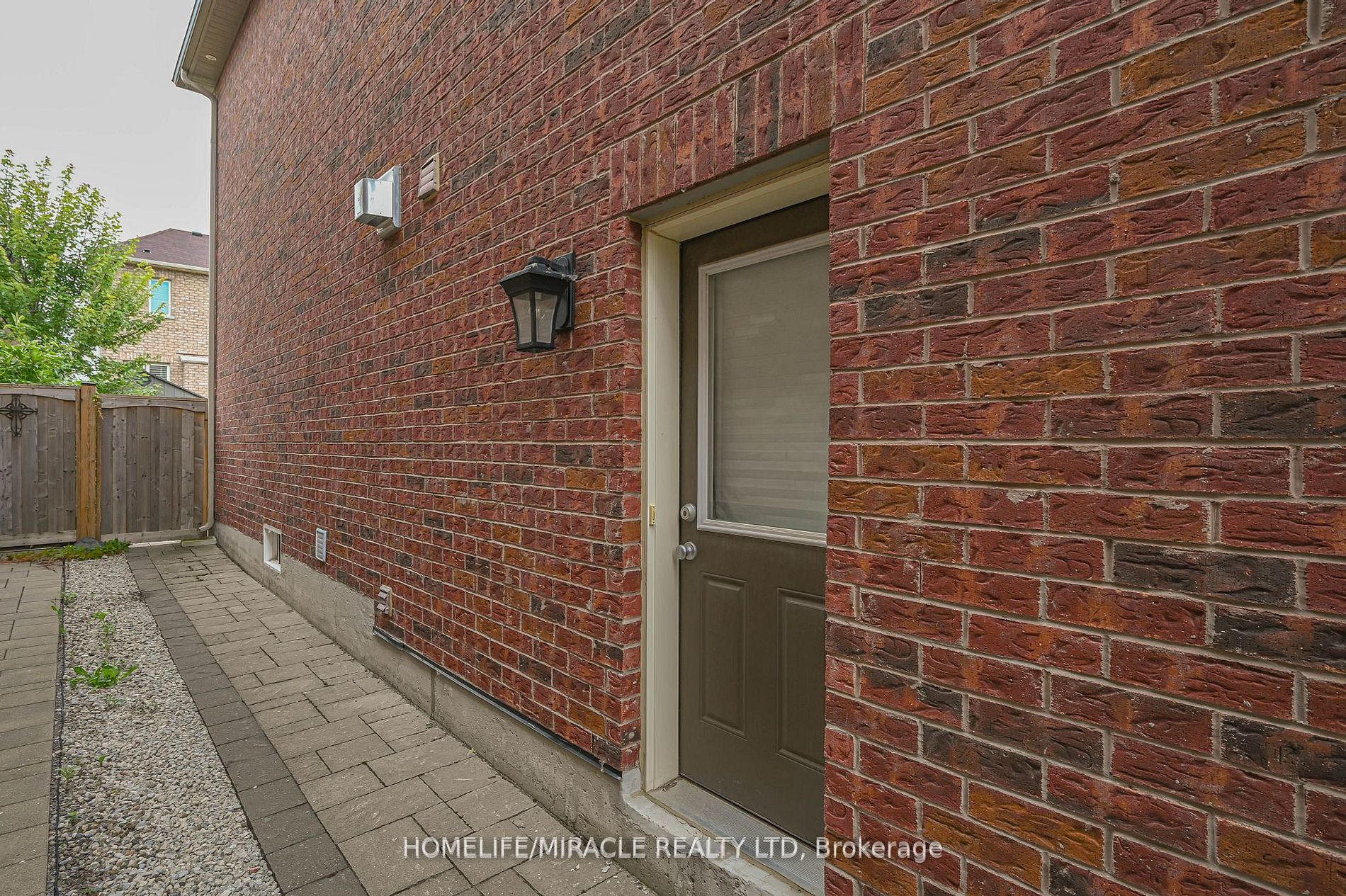 26 Selsdon St