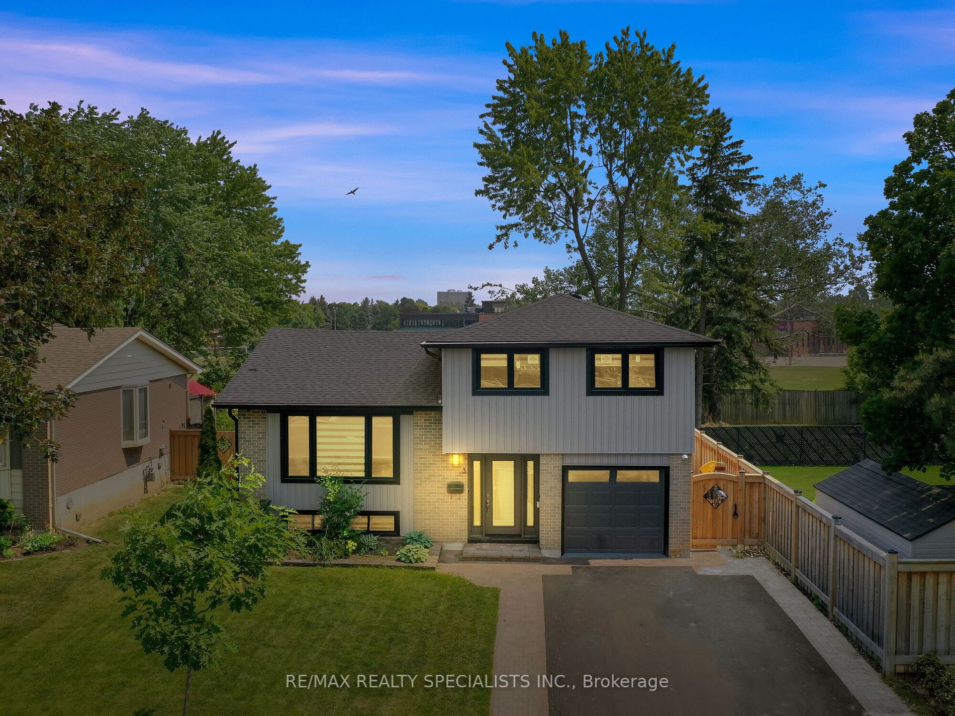3 Lockton Crescent