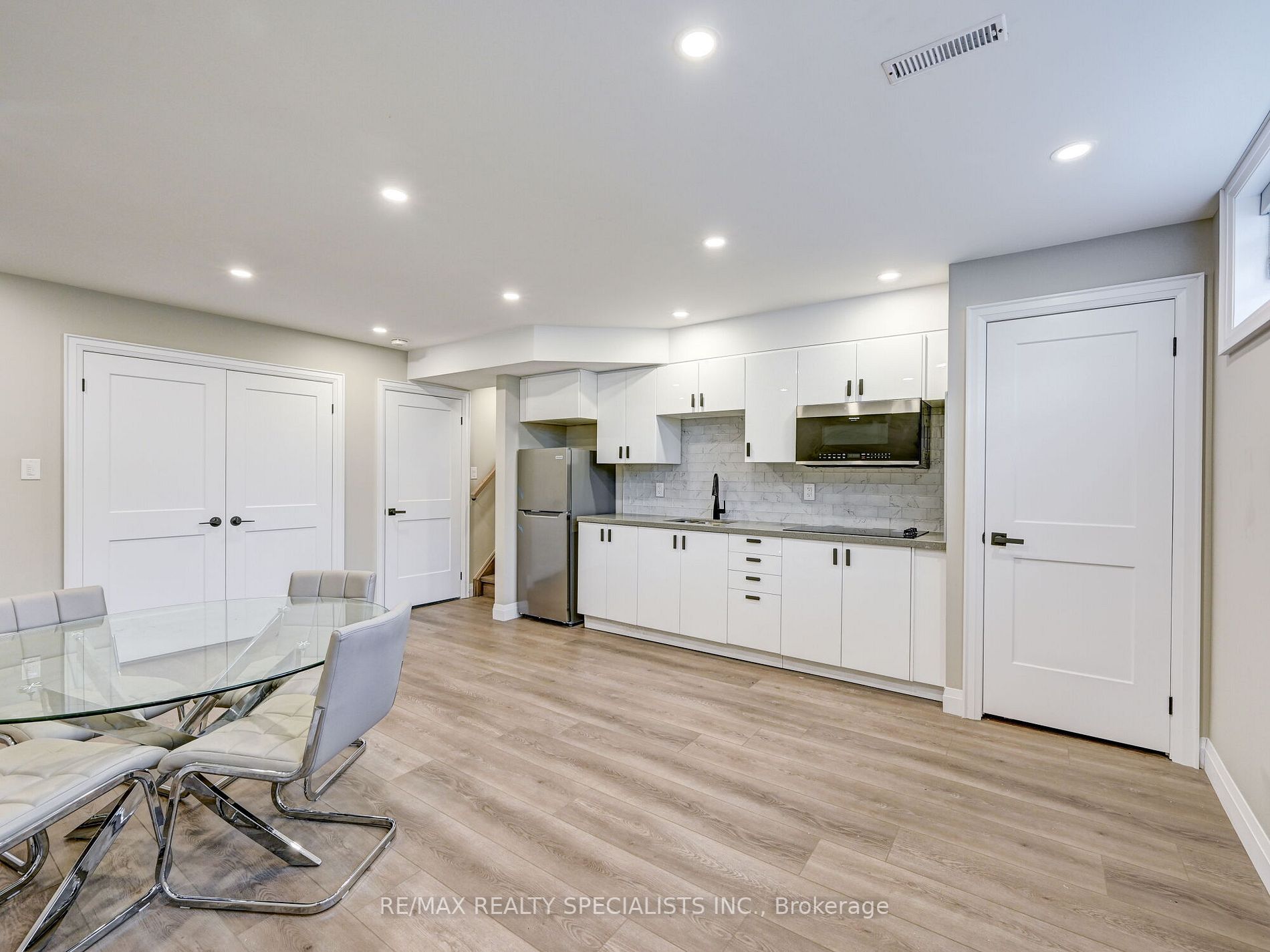 3 Lockton Crescent