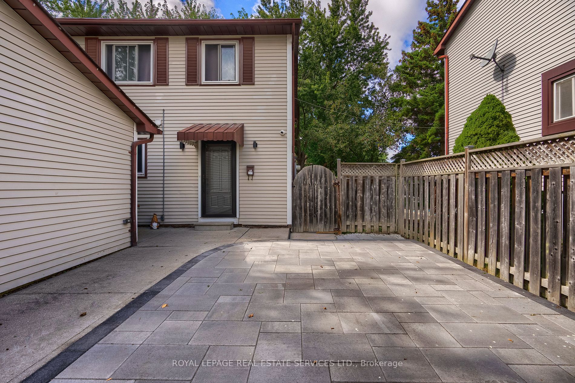 6906 Avila Rd