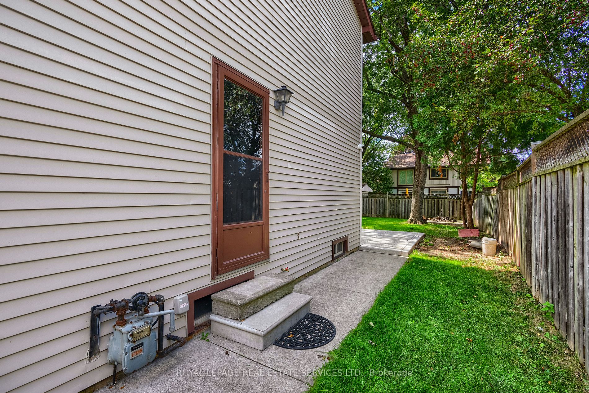 6906 Avila Rd