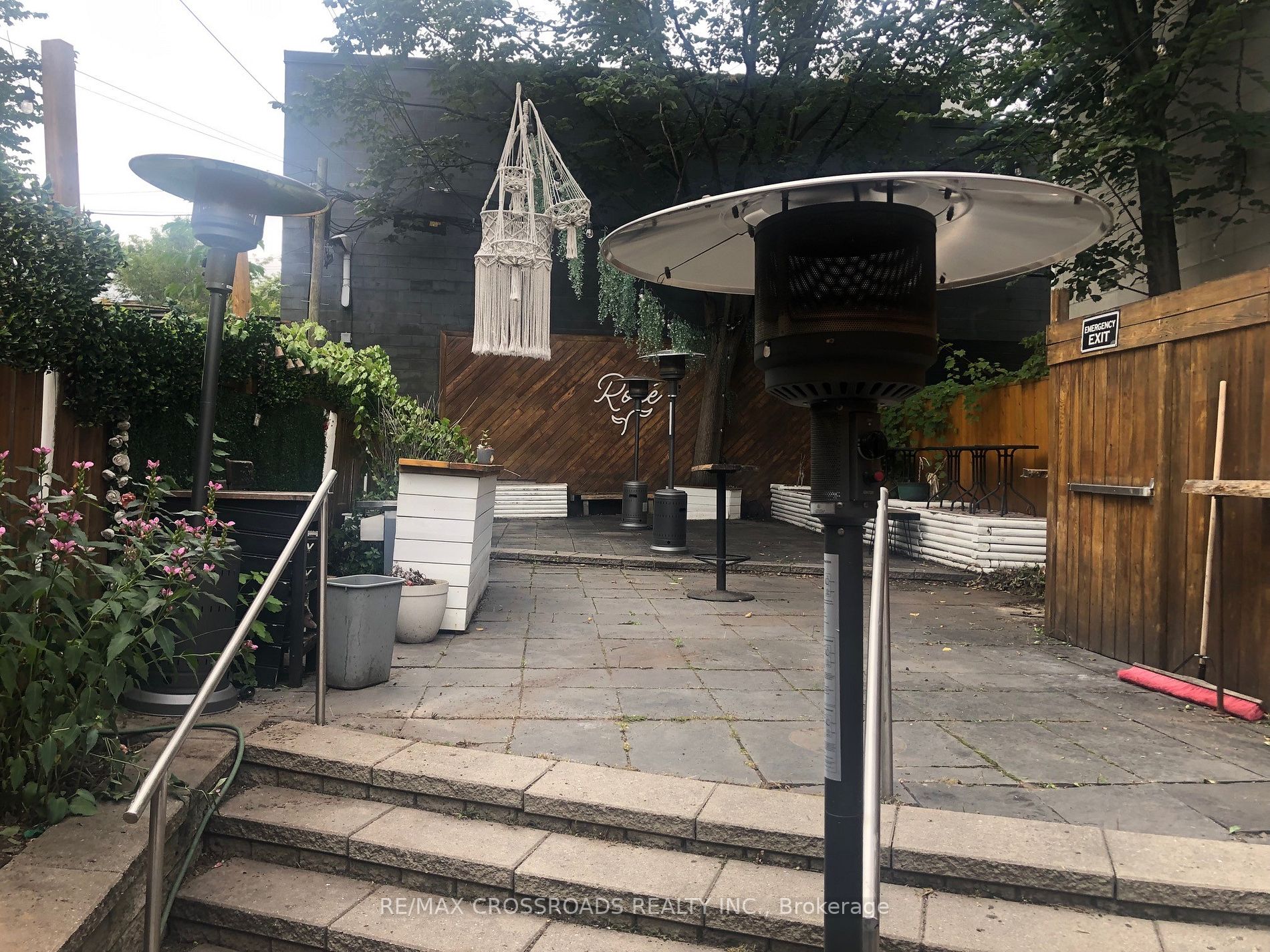 1292 Queen Main Lf & Bsmt St W