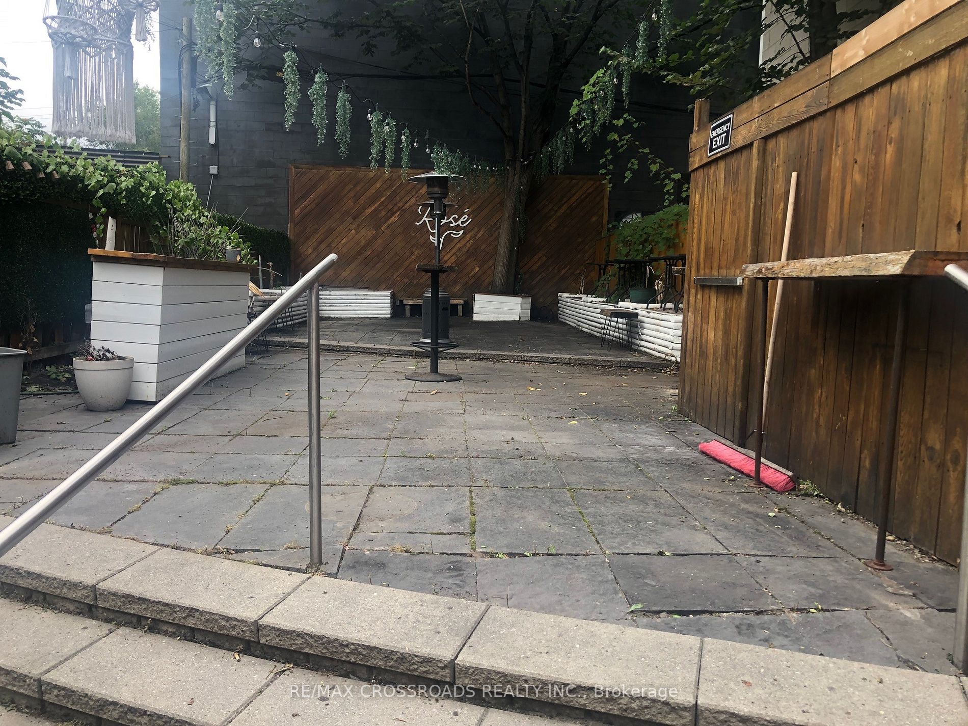 1292 Queen Main Lf & Bsmt St W