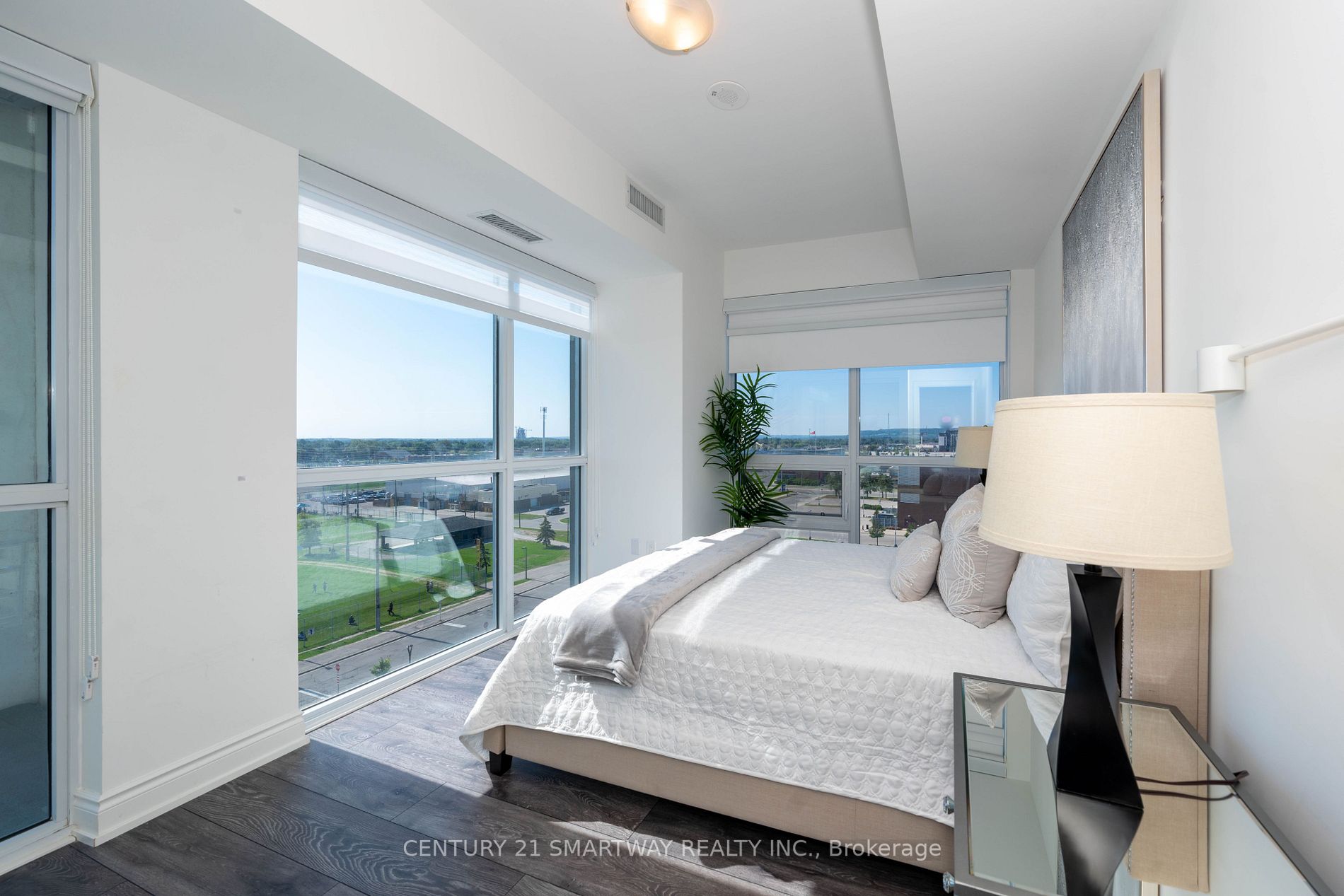 1050 Main Street E, #713