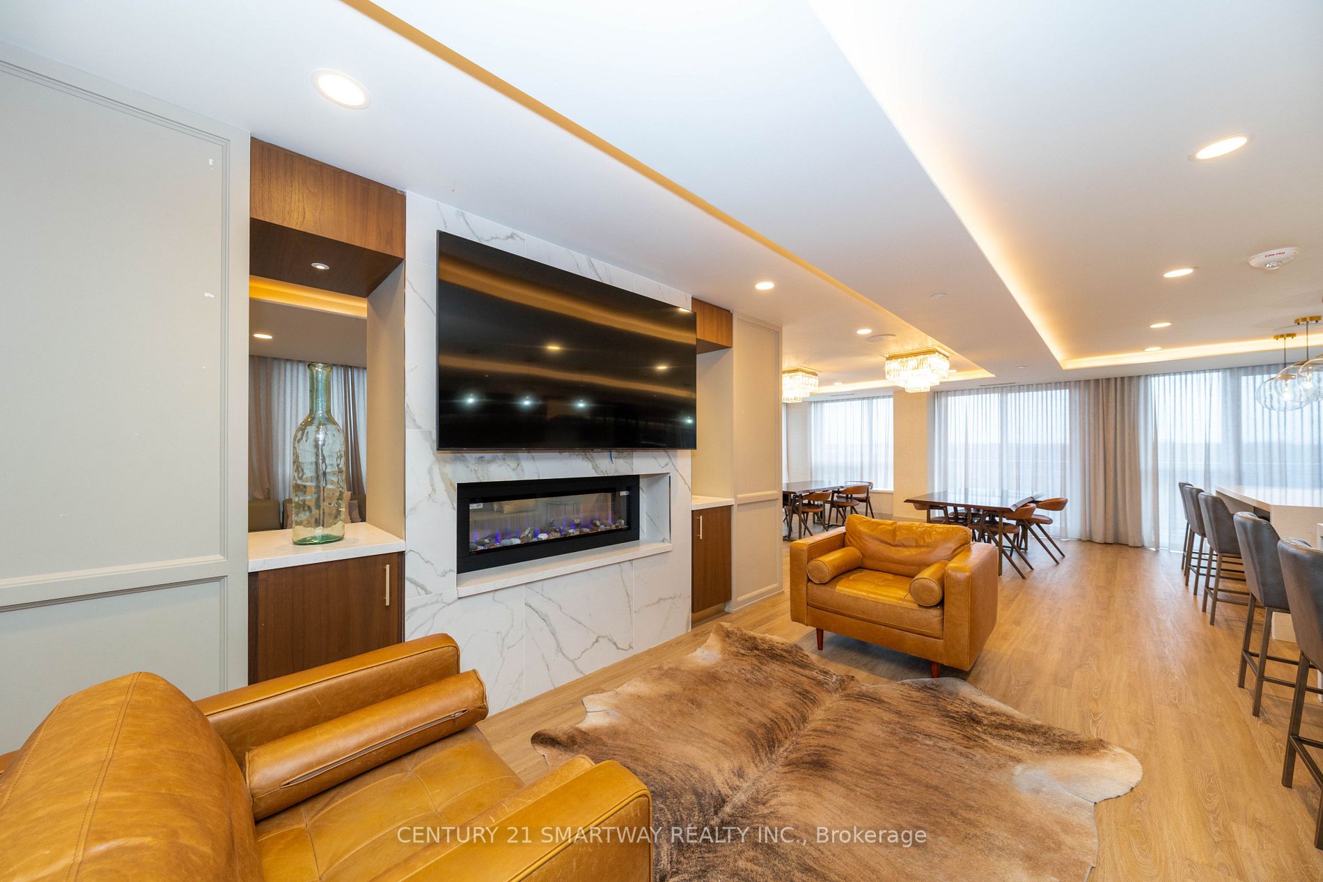 1050 Main Street E, #713