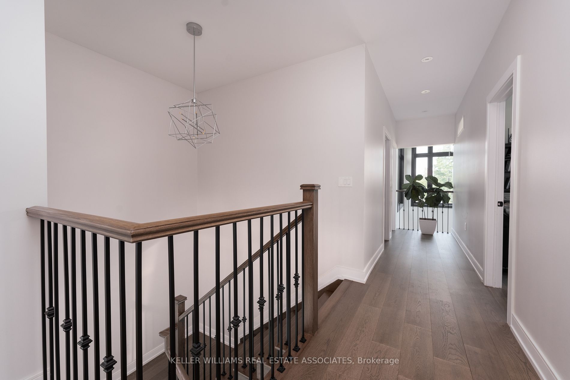 20 Larry St