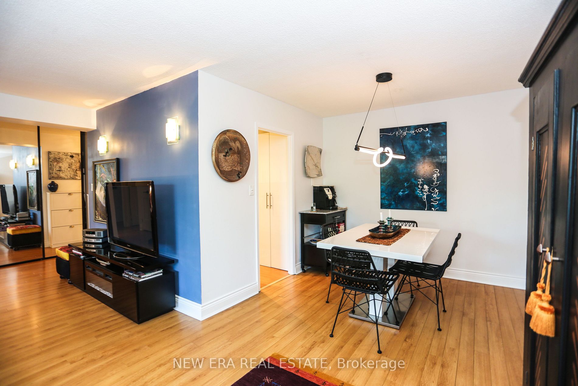 50 Quebec Ave, #204