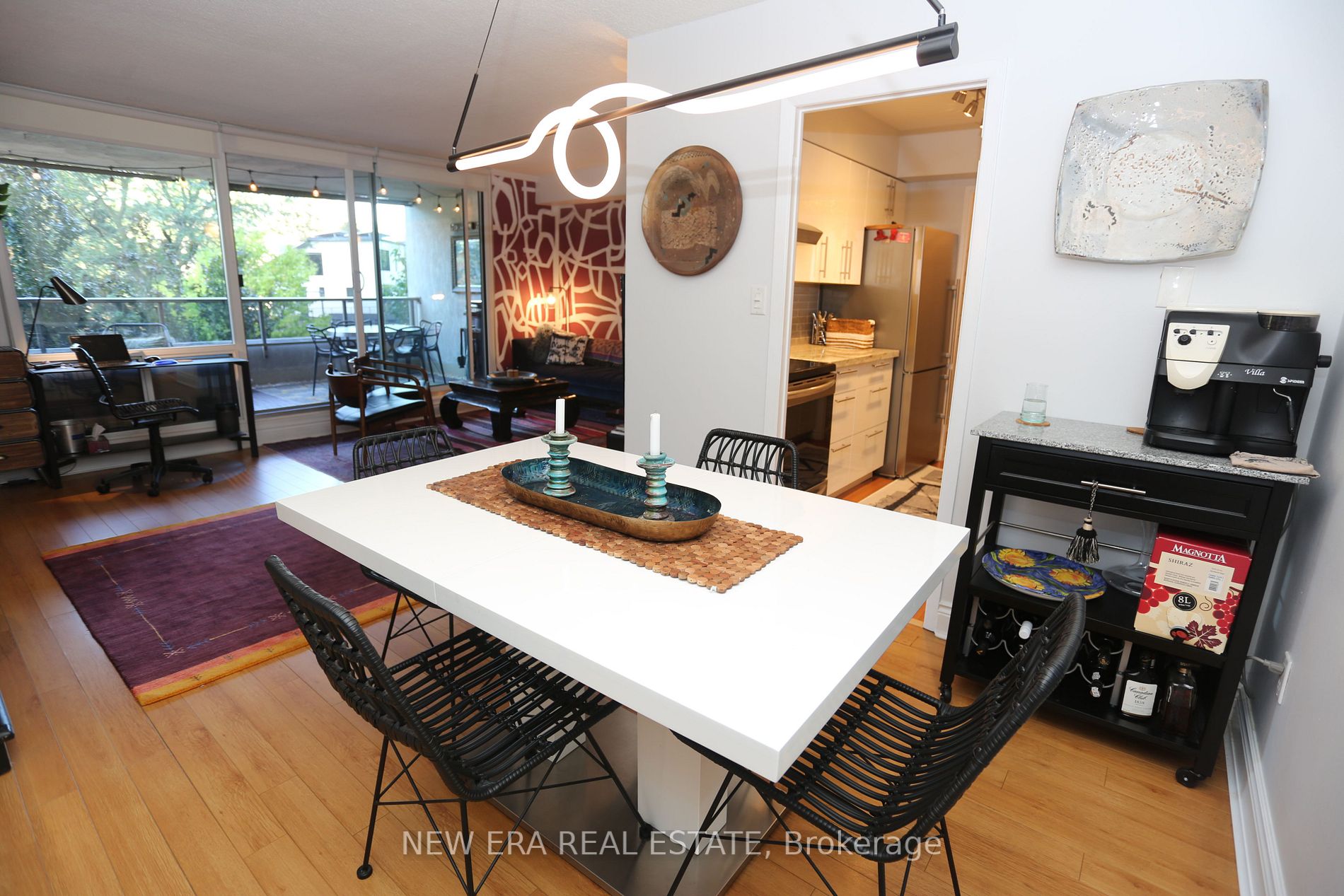 50 Quebec Ave, #204