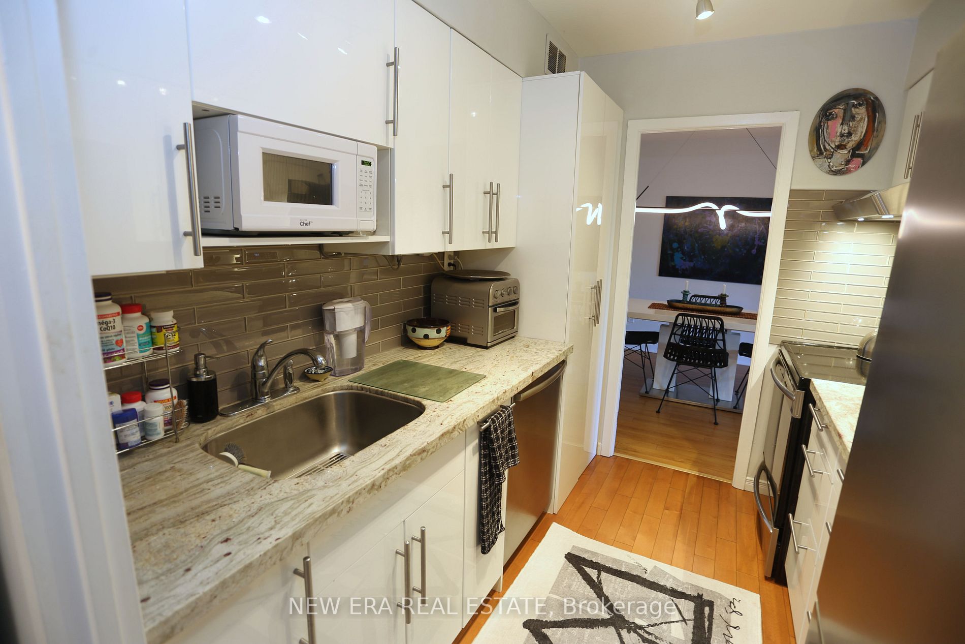 50 Quebec Ave, #204