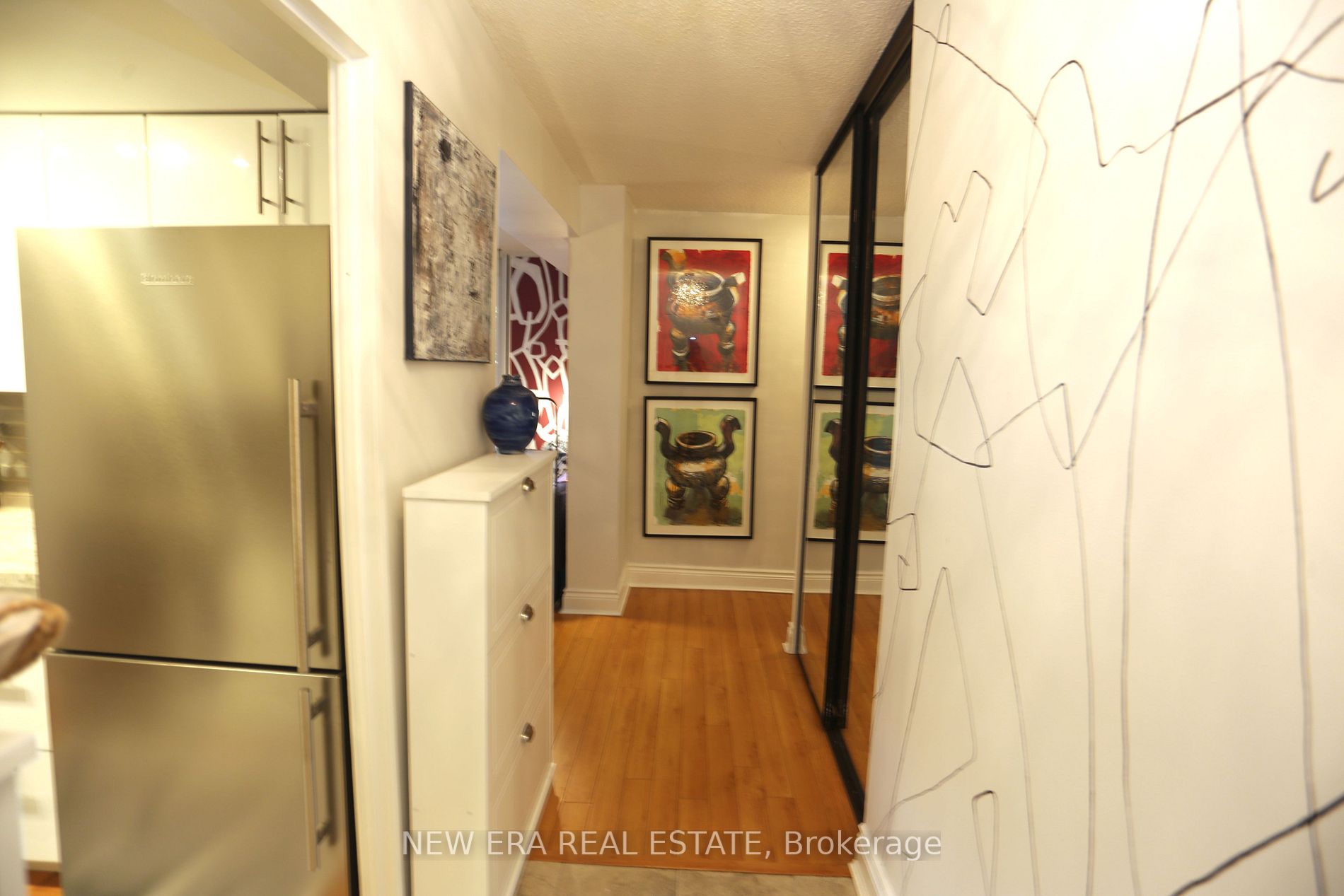 50 Quebec Ave, #204