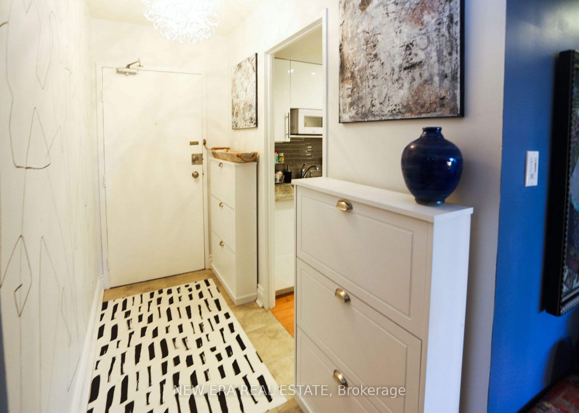 50 Quebec Ave, #204