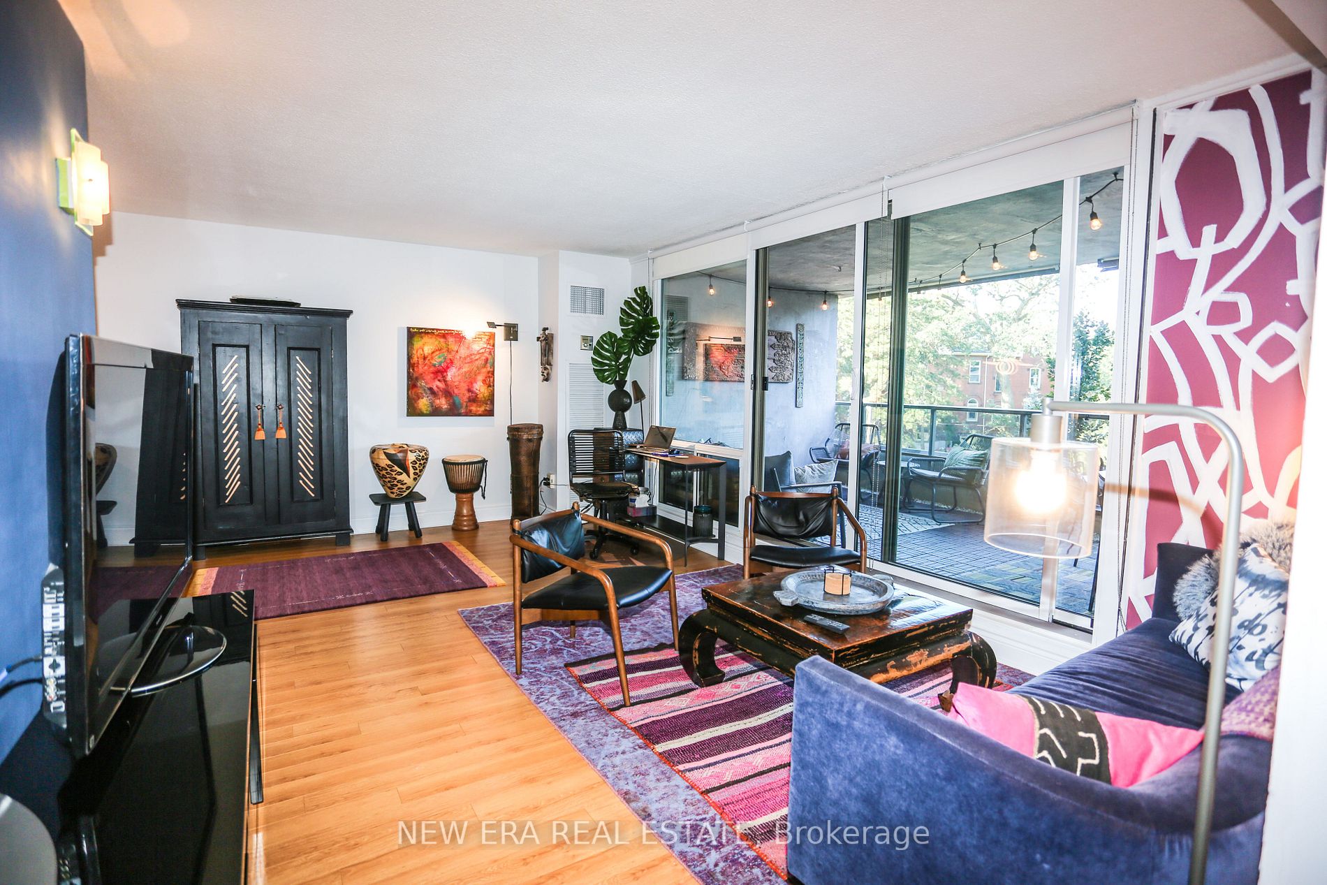 50 Quebec Ave, #204