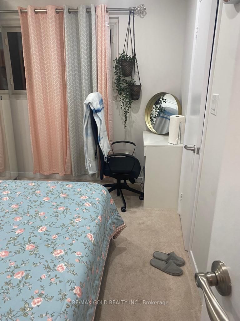 30 Longbourne Cres