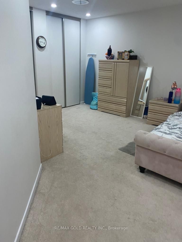 30 Longbourne Cres
