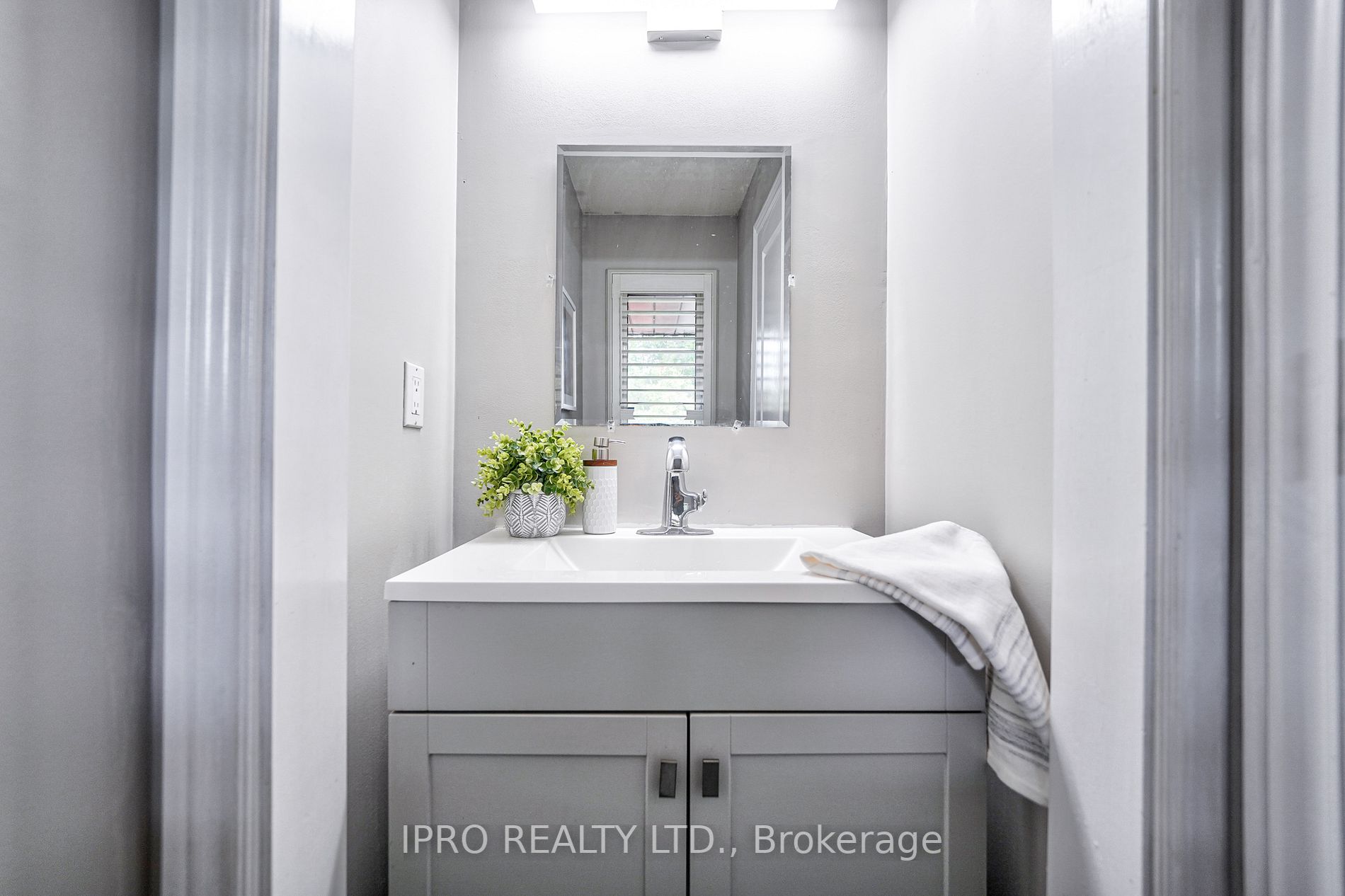 324 Woodlawn Crescent