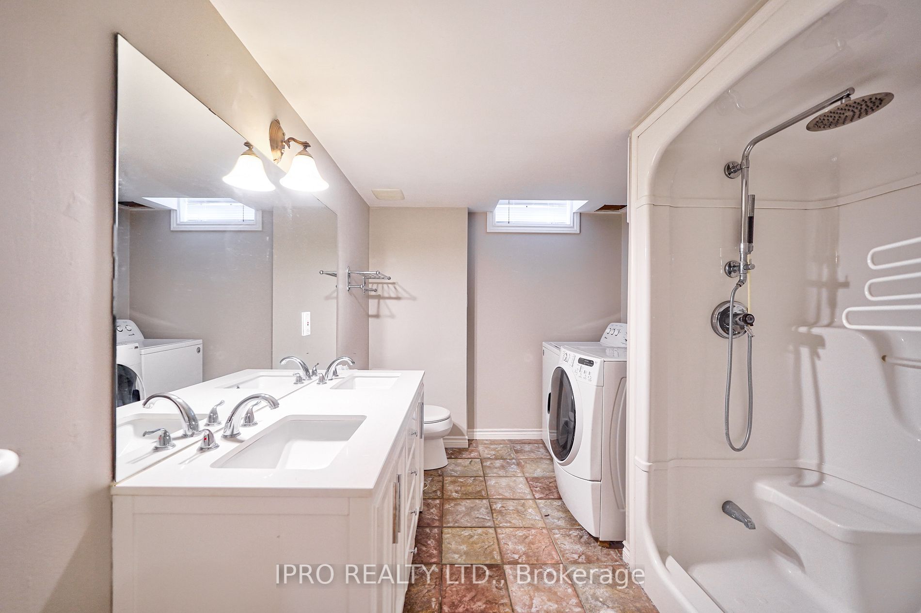 324 Woodlawn Crescent