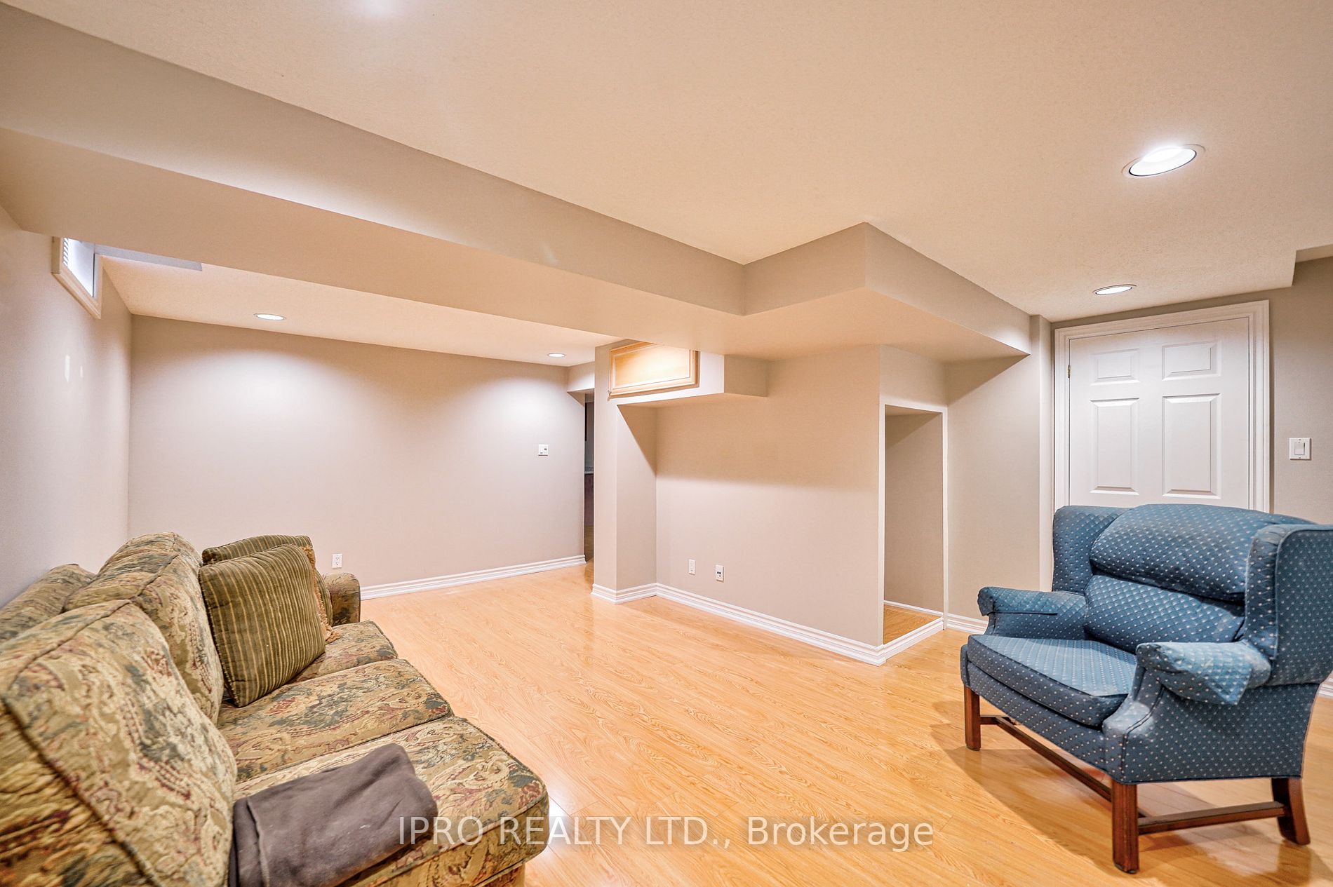 324 Woodlawn Crescent