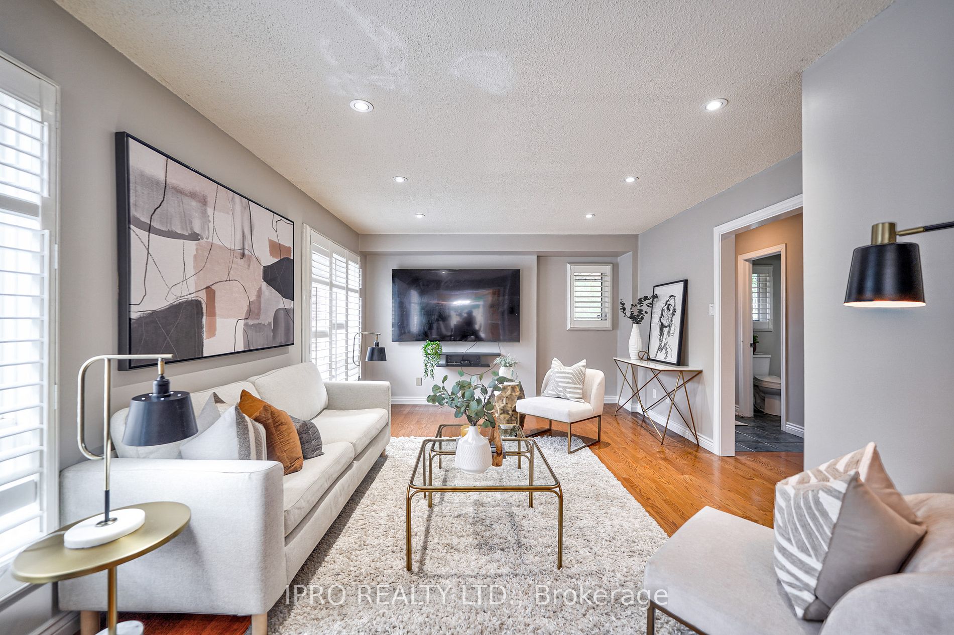 324 Woodlawn Crescent