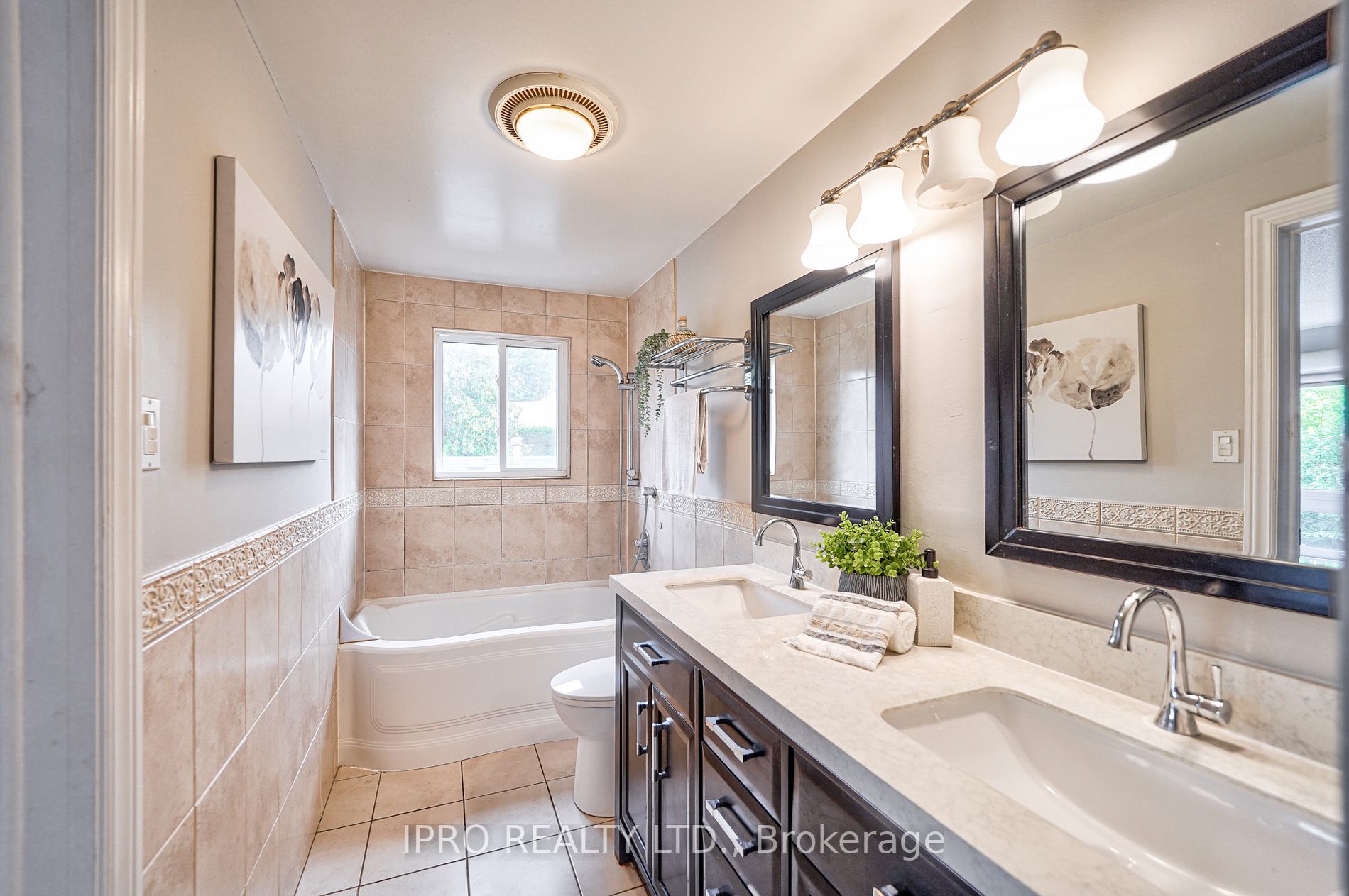 324 Woodlawn Crescent