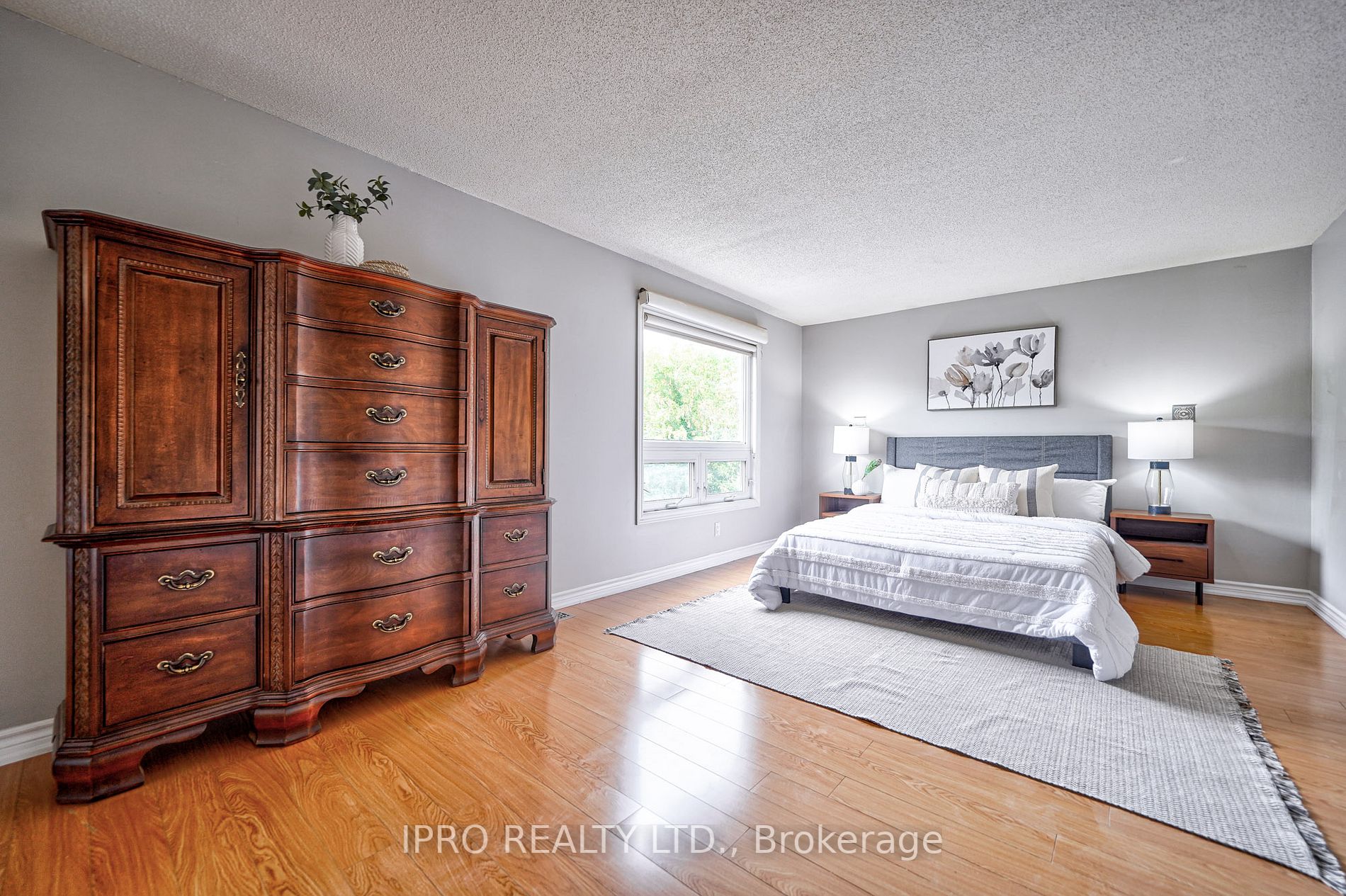 324 Woodlawn Crescent