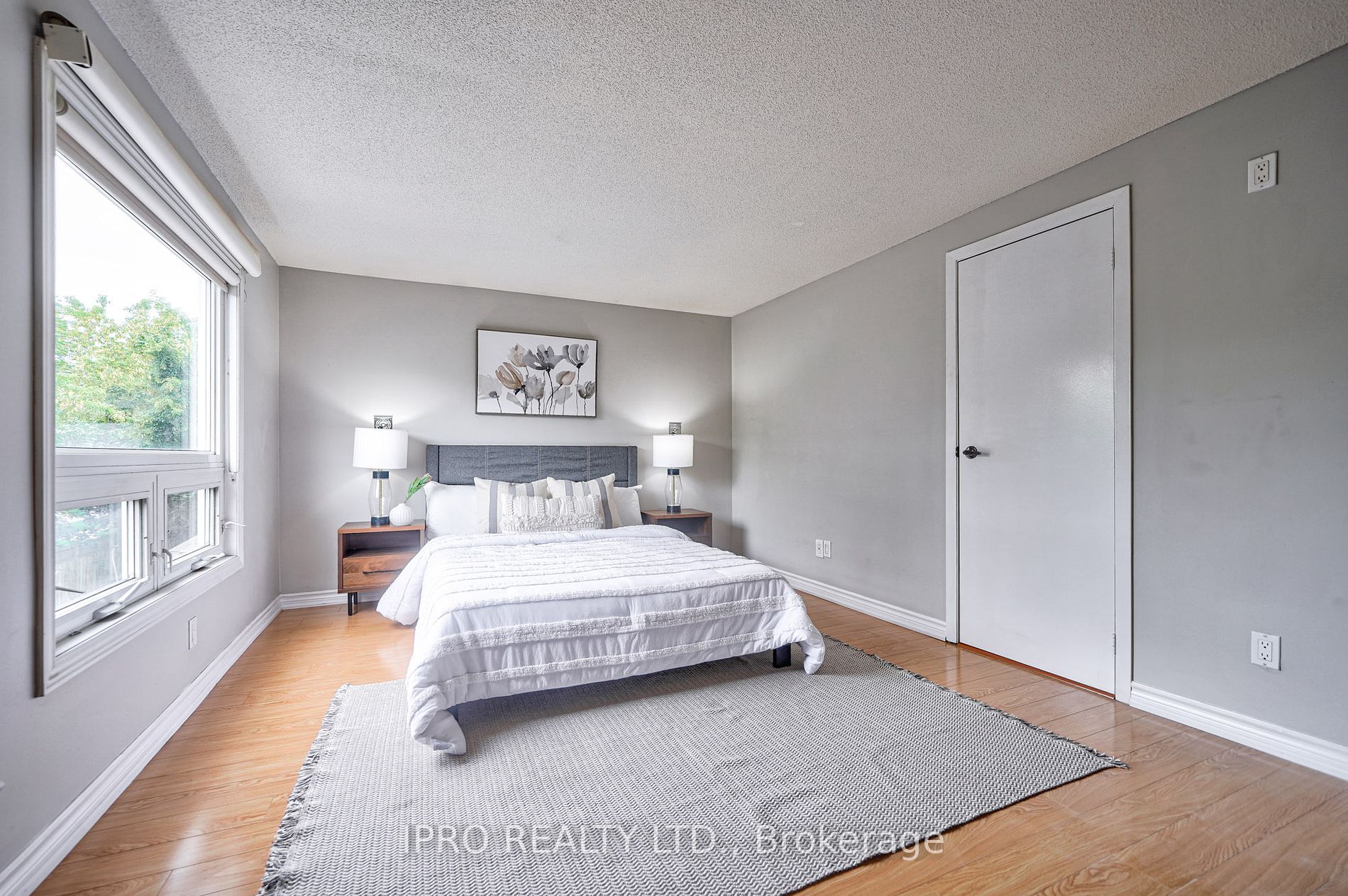 324 Woodlawn Crescent