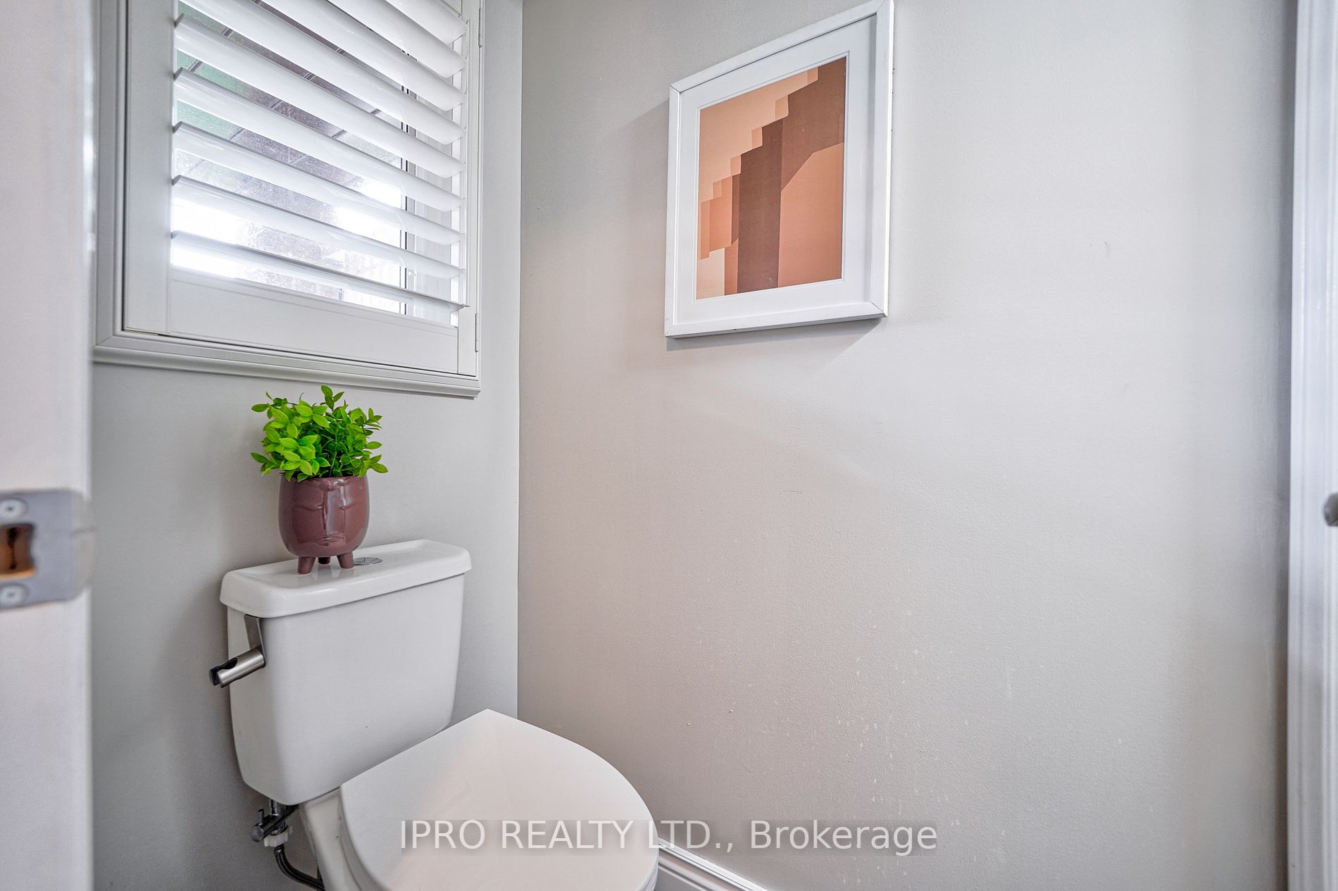 324 Woodlawn Crescent