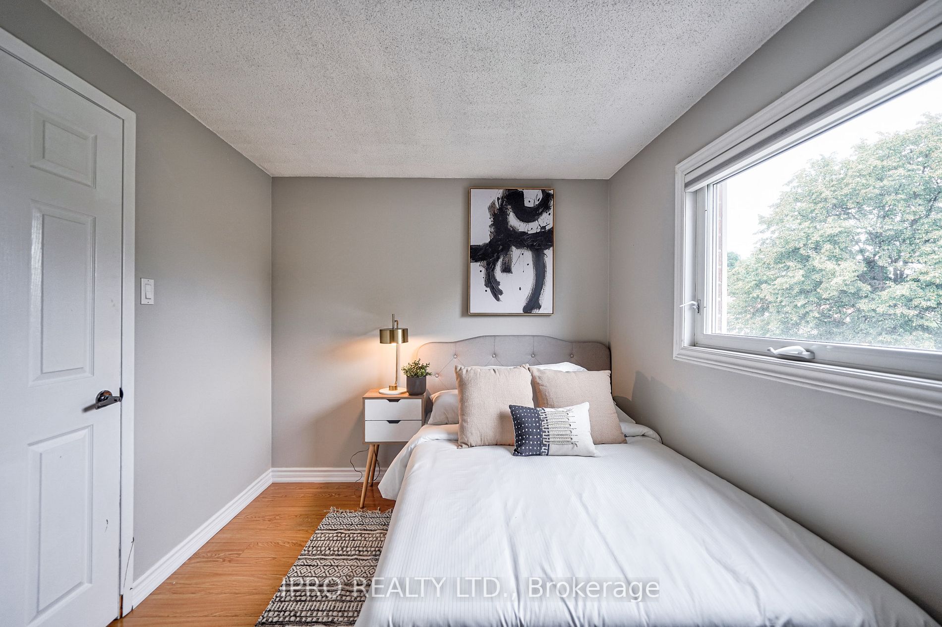 324 Woodlawn Crescent
