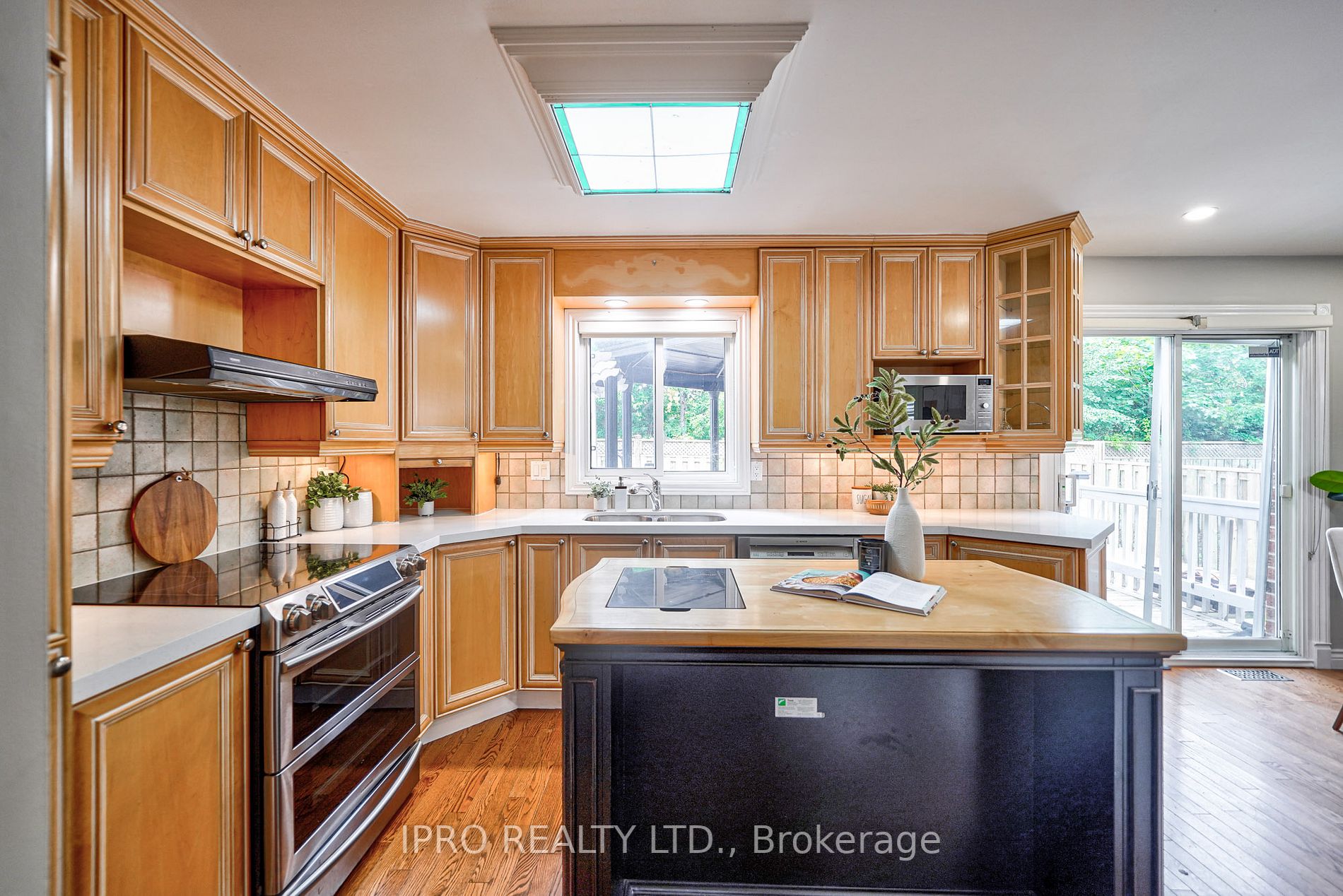 324 Woodlawn Crescent