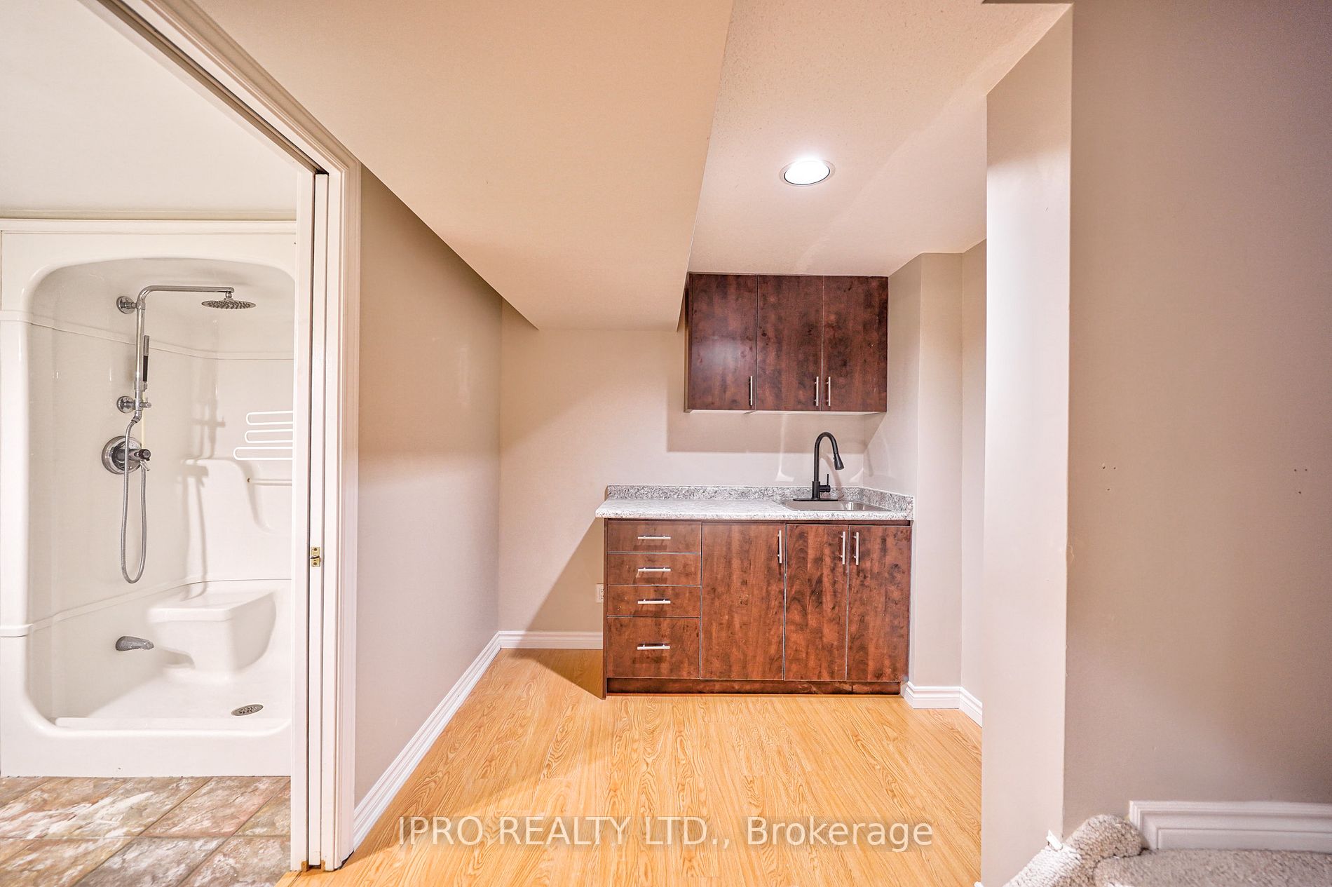 324 Woodlawn Crescent