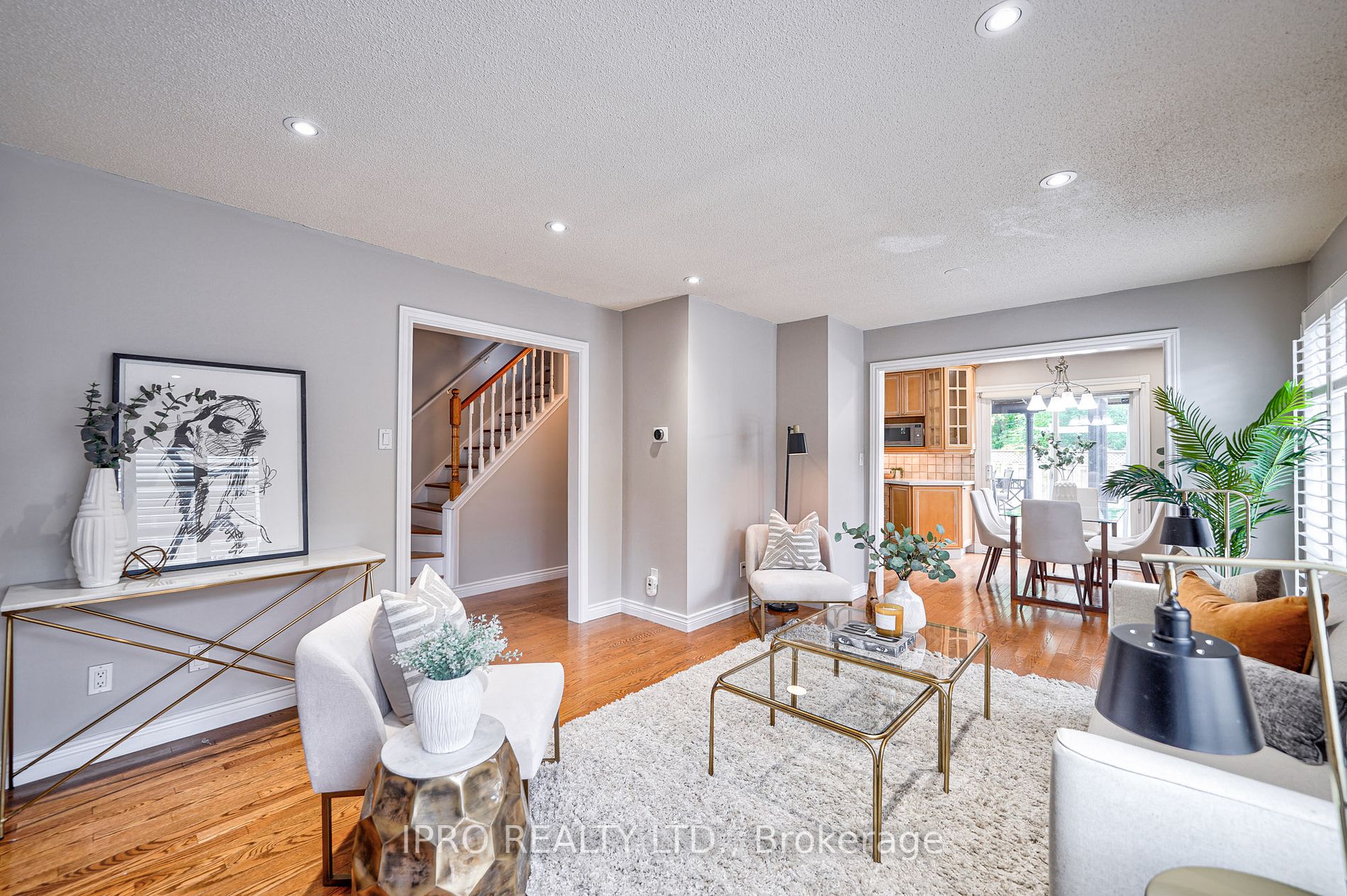 324 Woodlawn Crescent