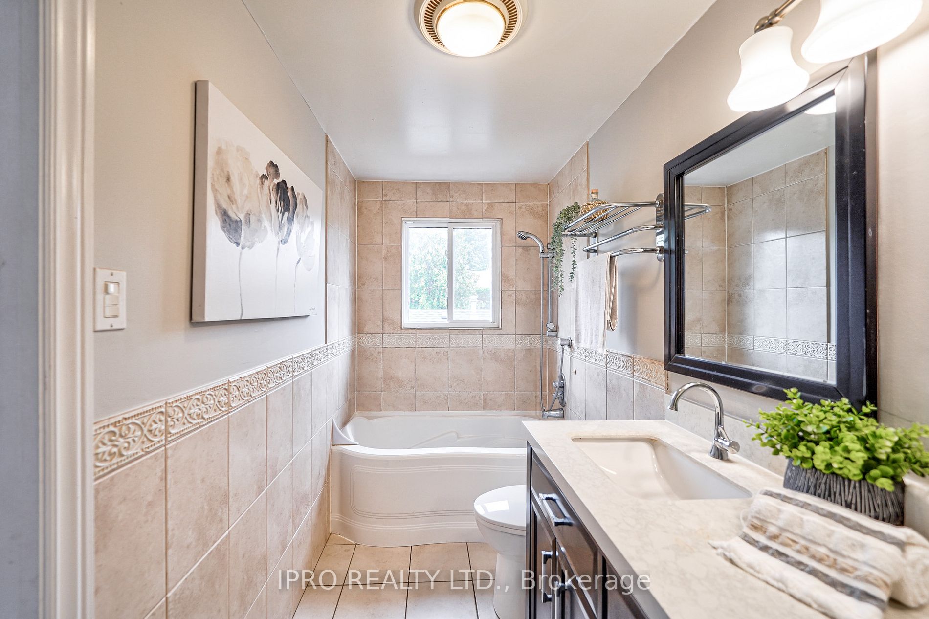 324 Woodlawn Crescent