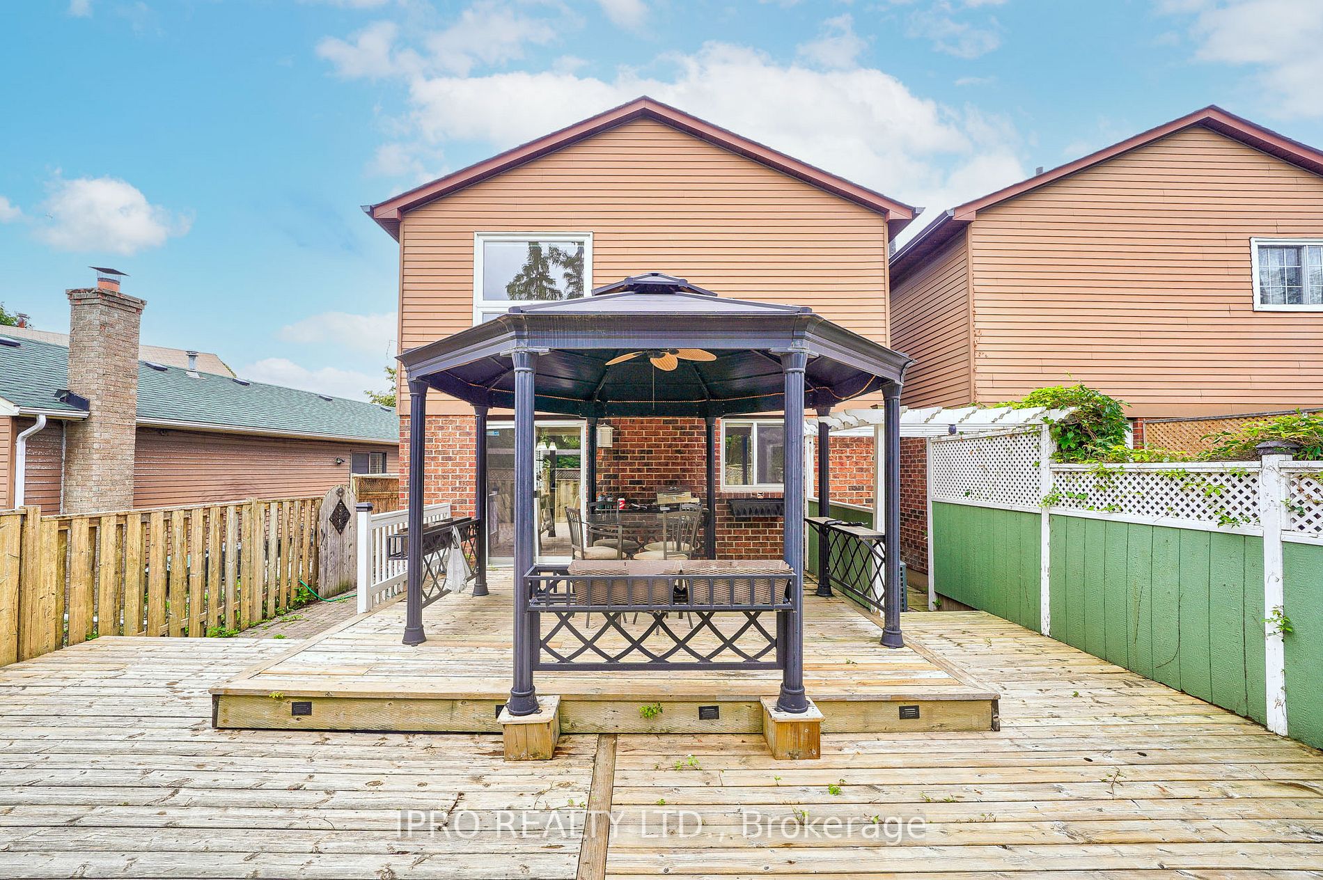 324 Woodlawn Crescent