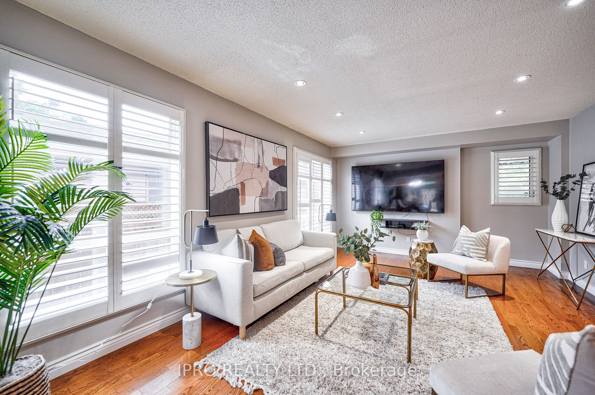 324 Woodlawn Crescent