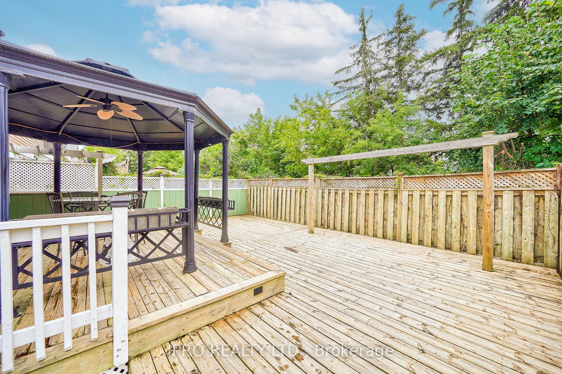324 Woodlawn Crescent