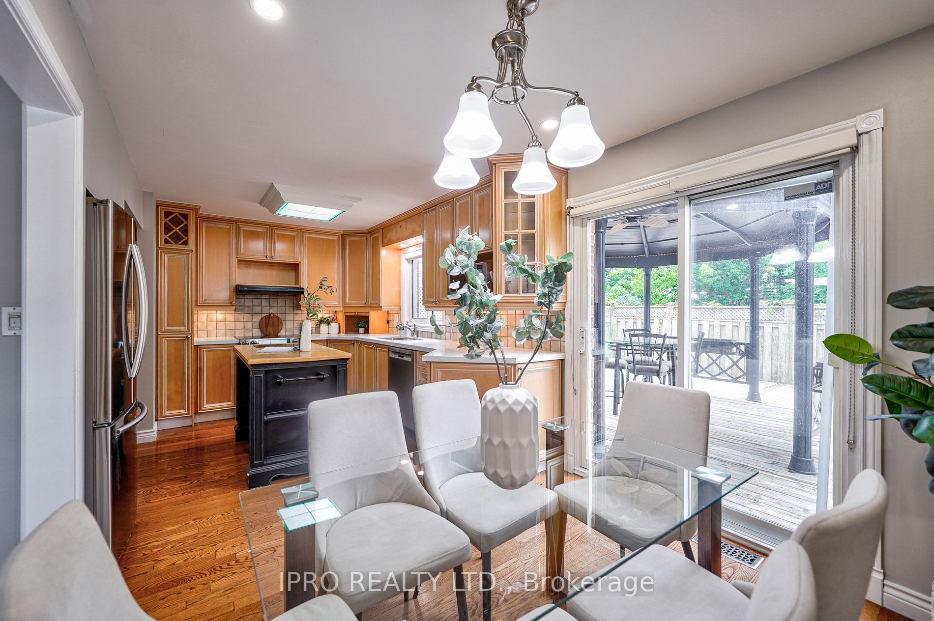324 Woodlawn Crescent