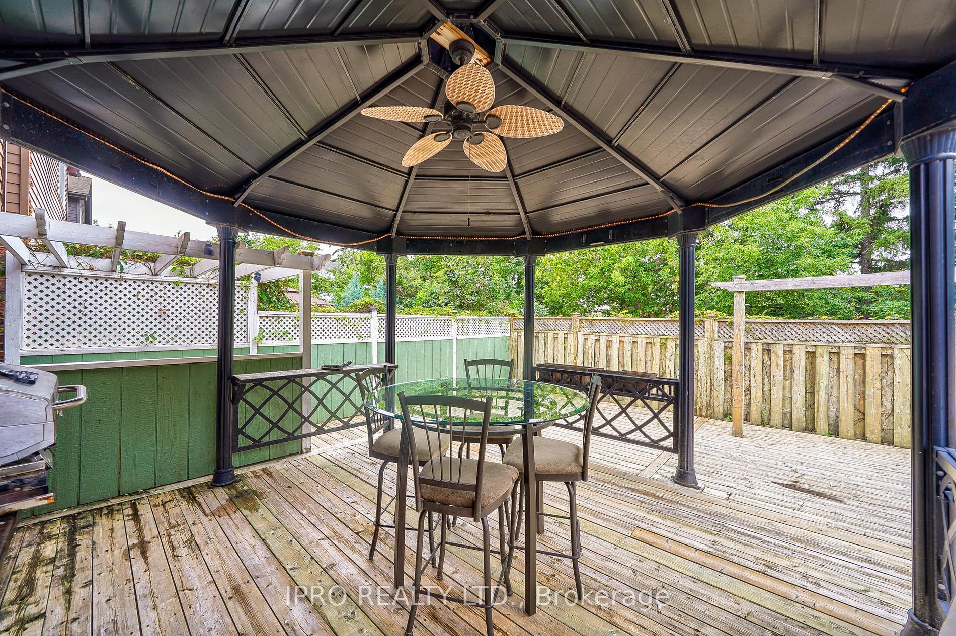 324 Woodlawn Crescent
