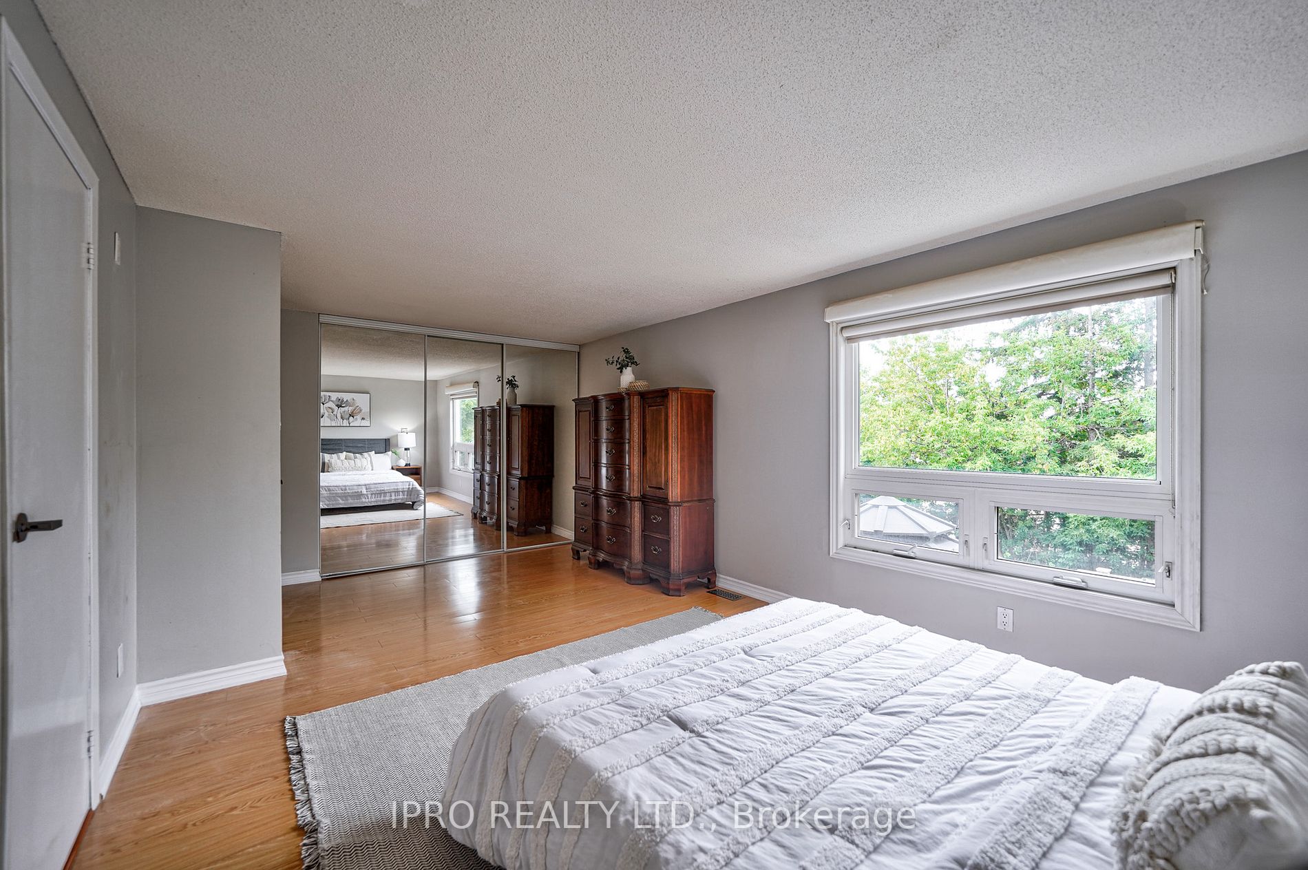 324 Woodlawn Crescent